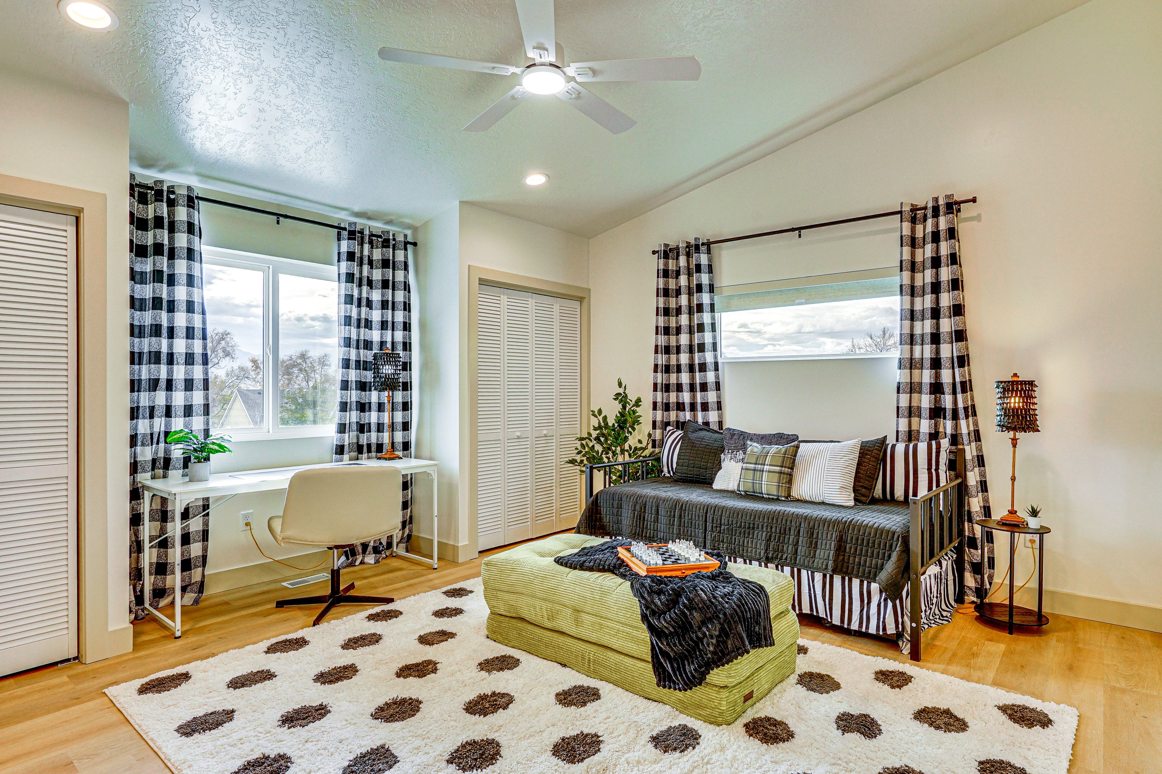 Bedroom 2 | Twin Daybed w/ Twin Trundle (Convertible to King Bed)