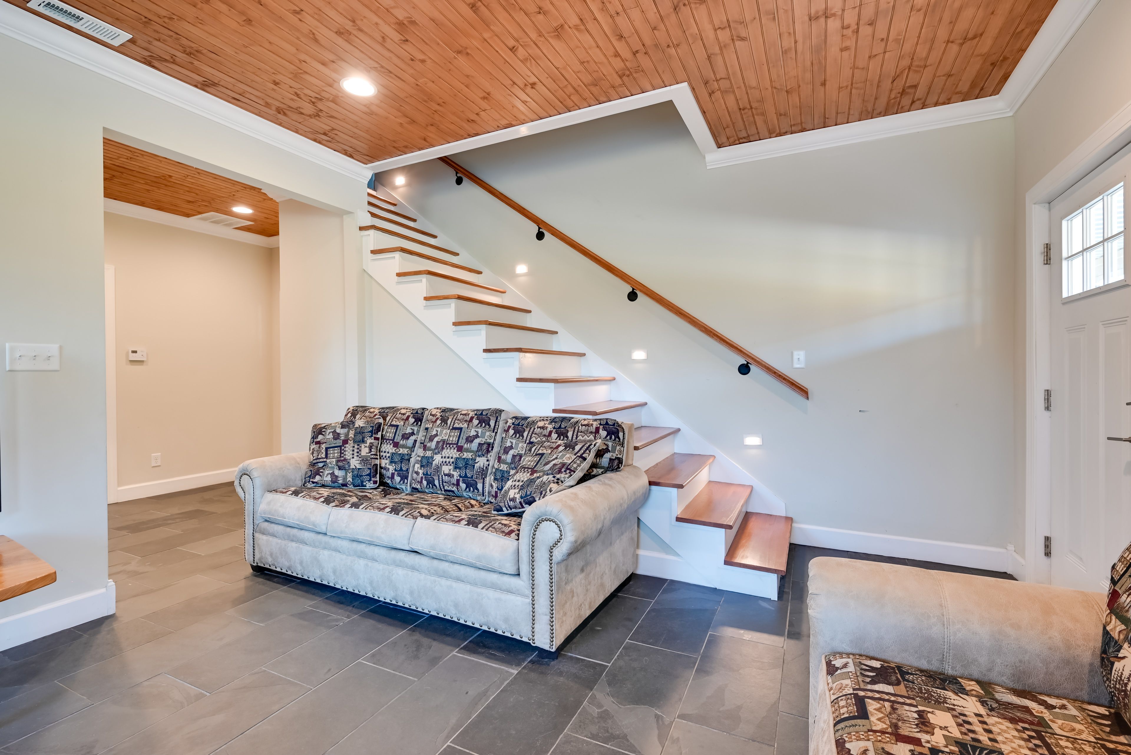 Living Room | 1st Floor | Smart TV | Free WiFi | Central A/C & Heating