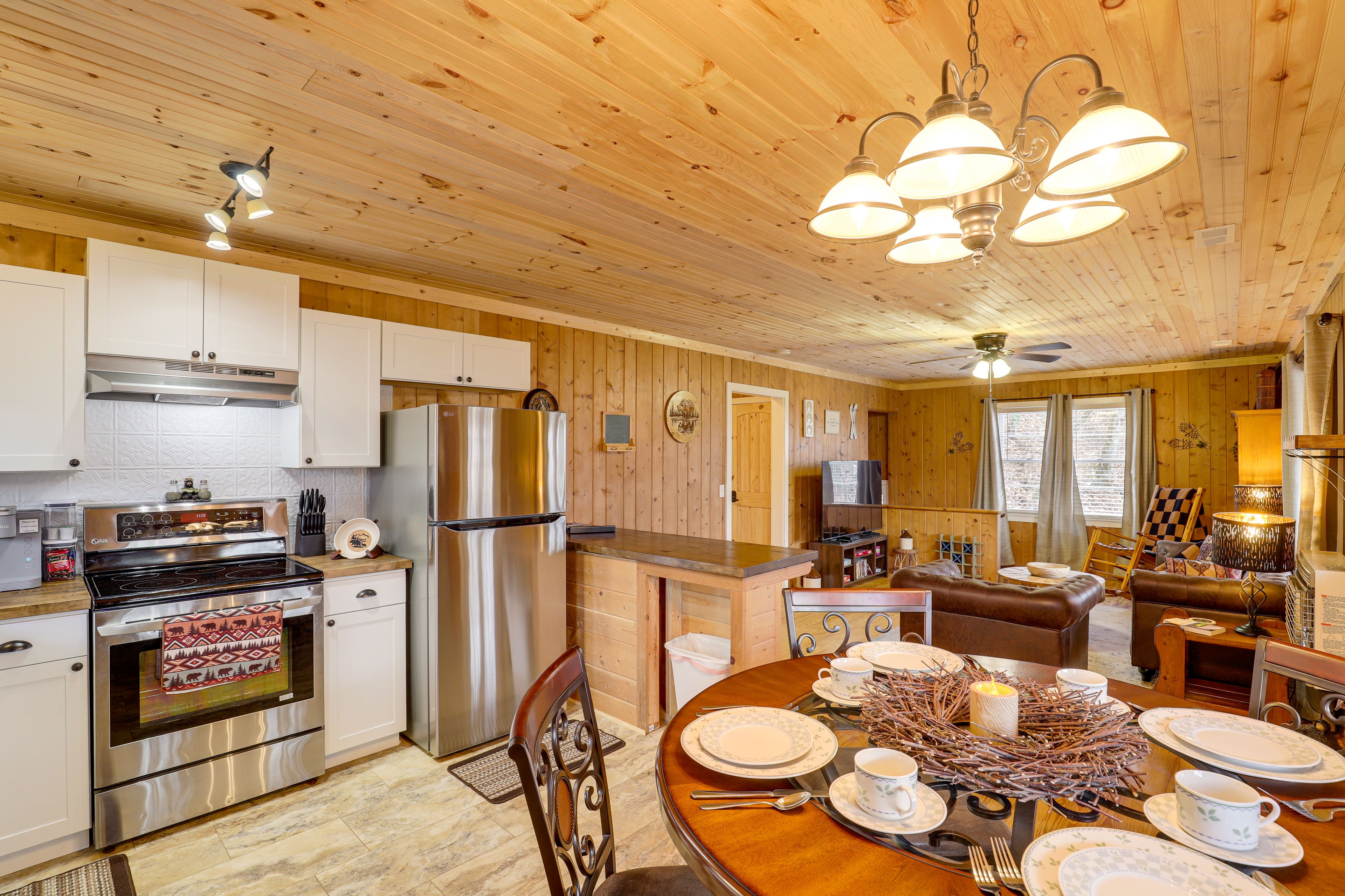 Dining Area | Dishware/Flatware