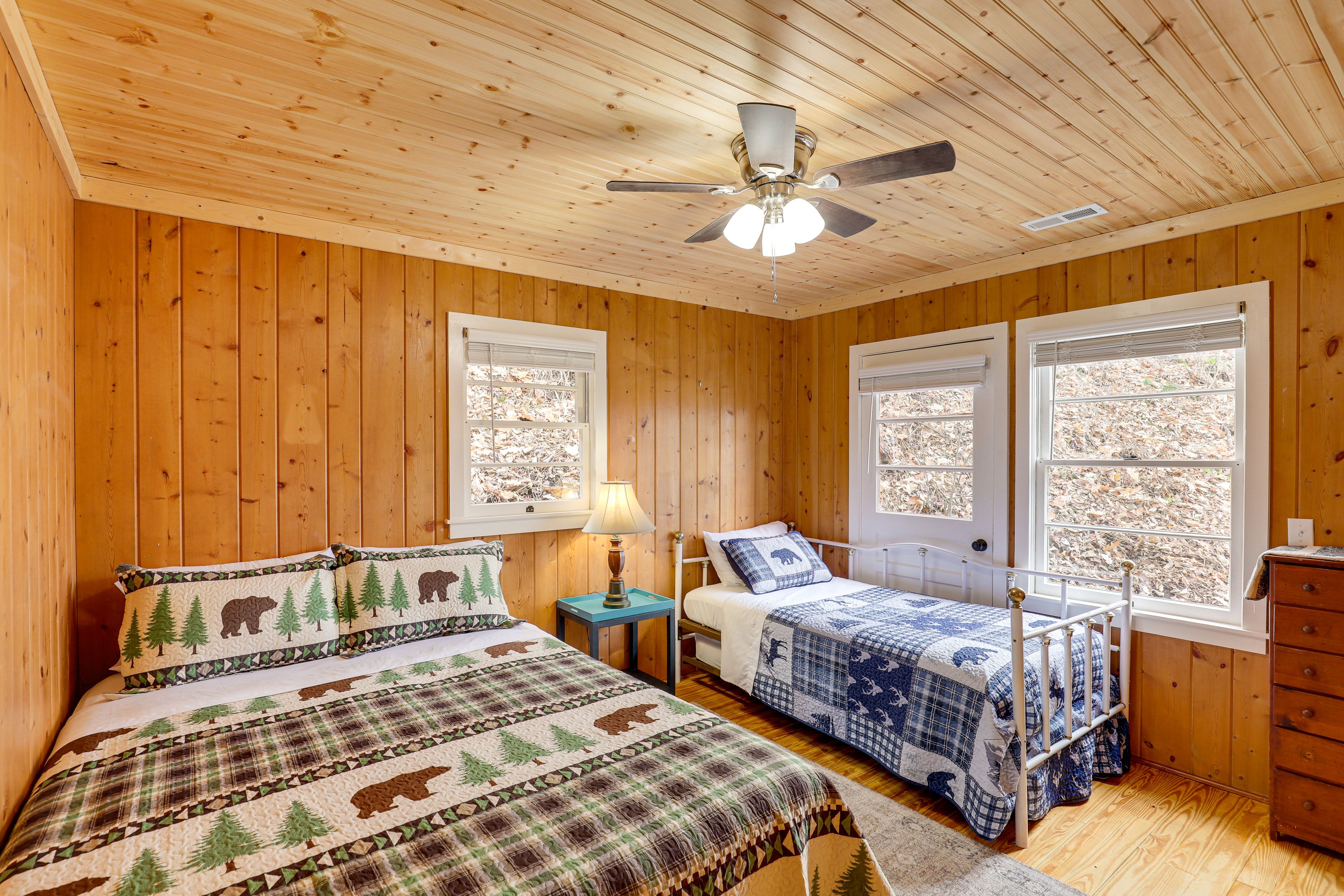 Bedroom 2 | Queen Bed | Twin Bed w/ Twin Trundle