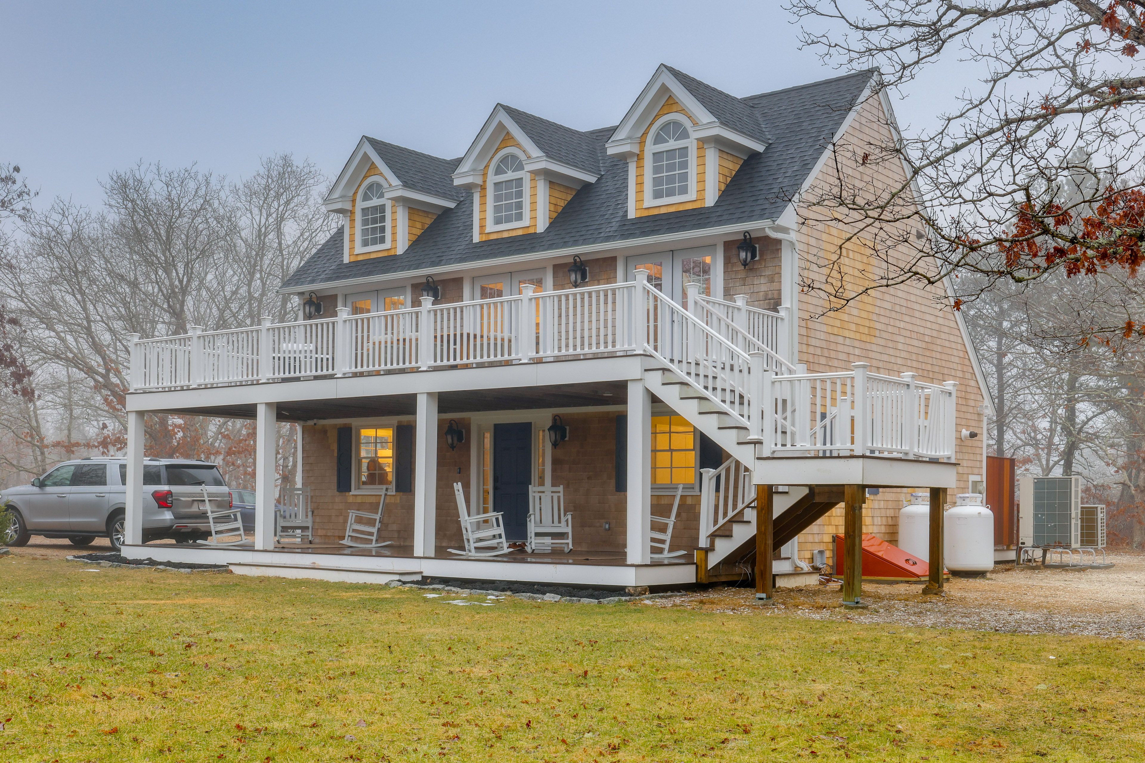 Exterior | Driveway (3 Vehicles)