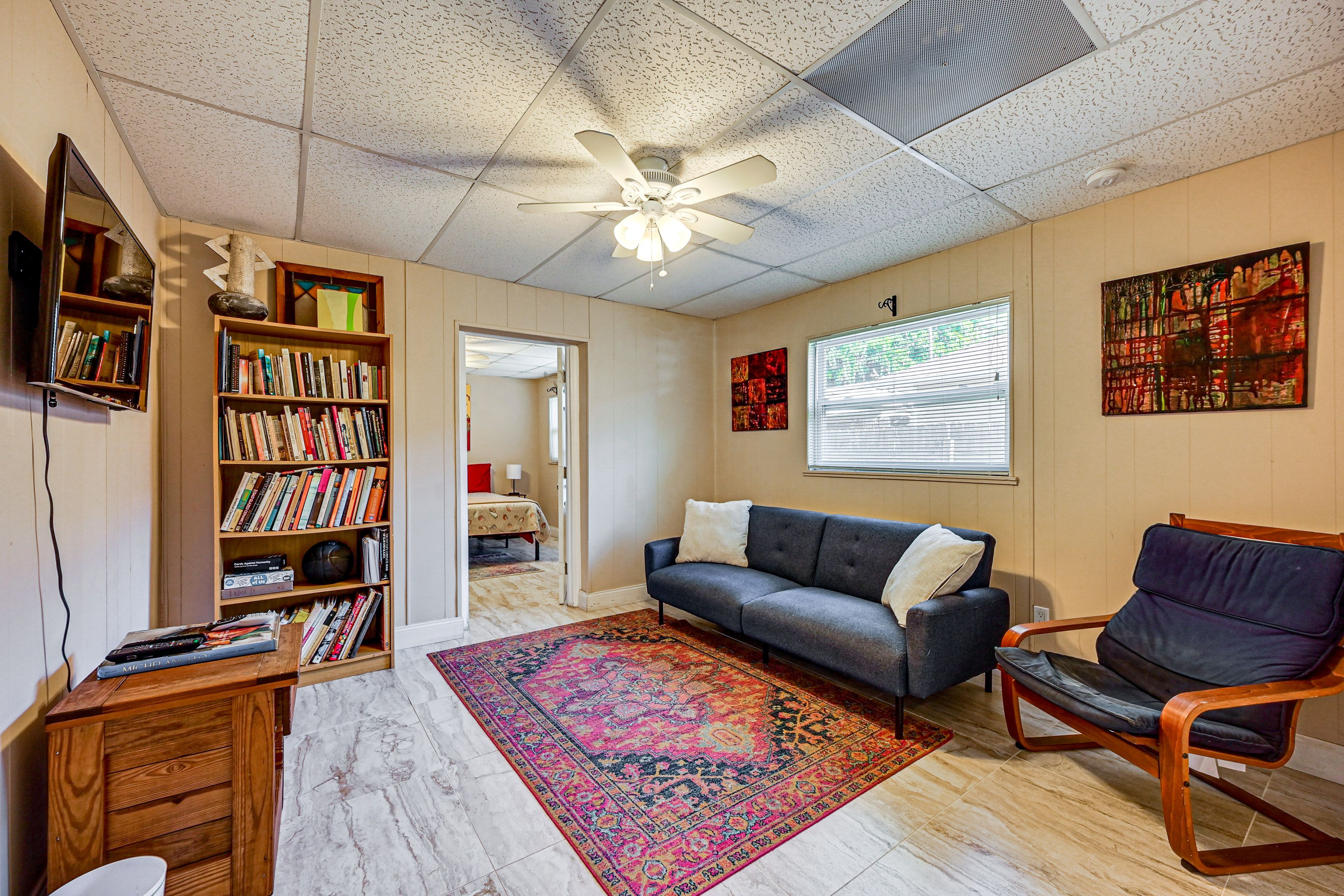 Den | Full Futon | Smart TV