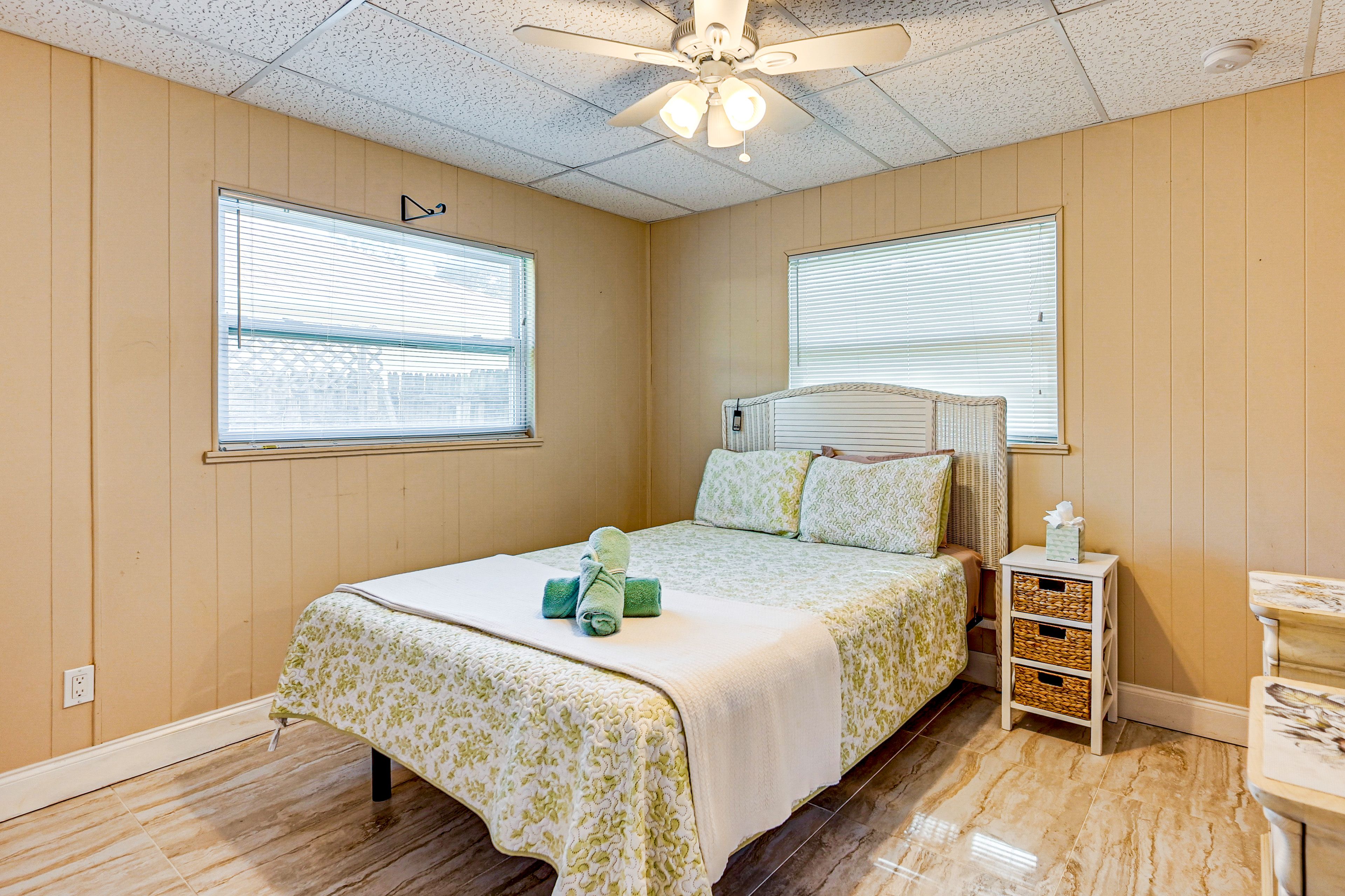 Bedroom 2 | Queen Bed