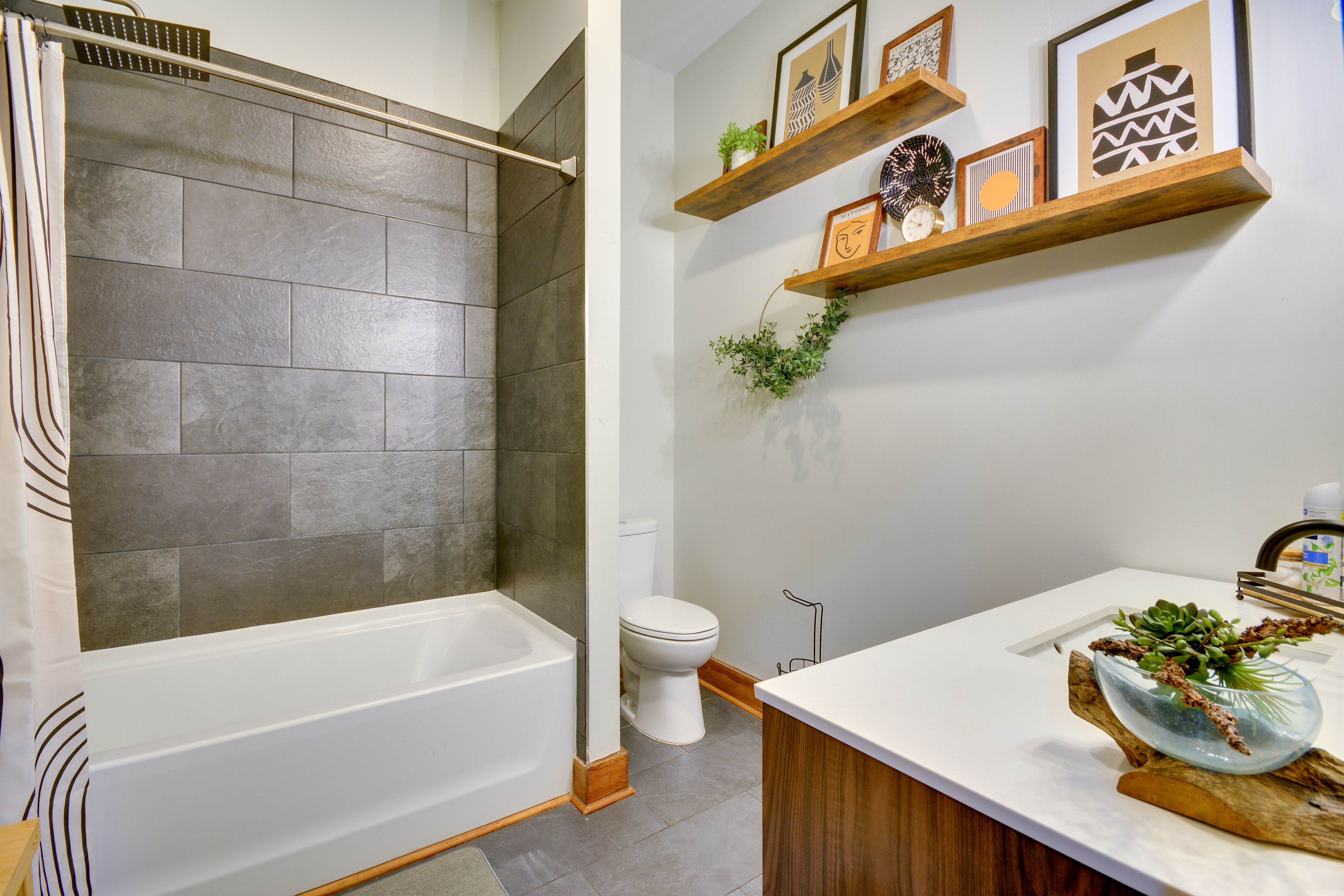 En-Suite Bathroom | 1st Floor