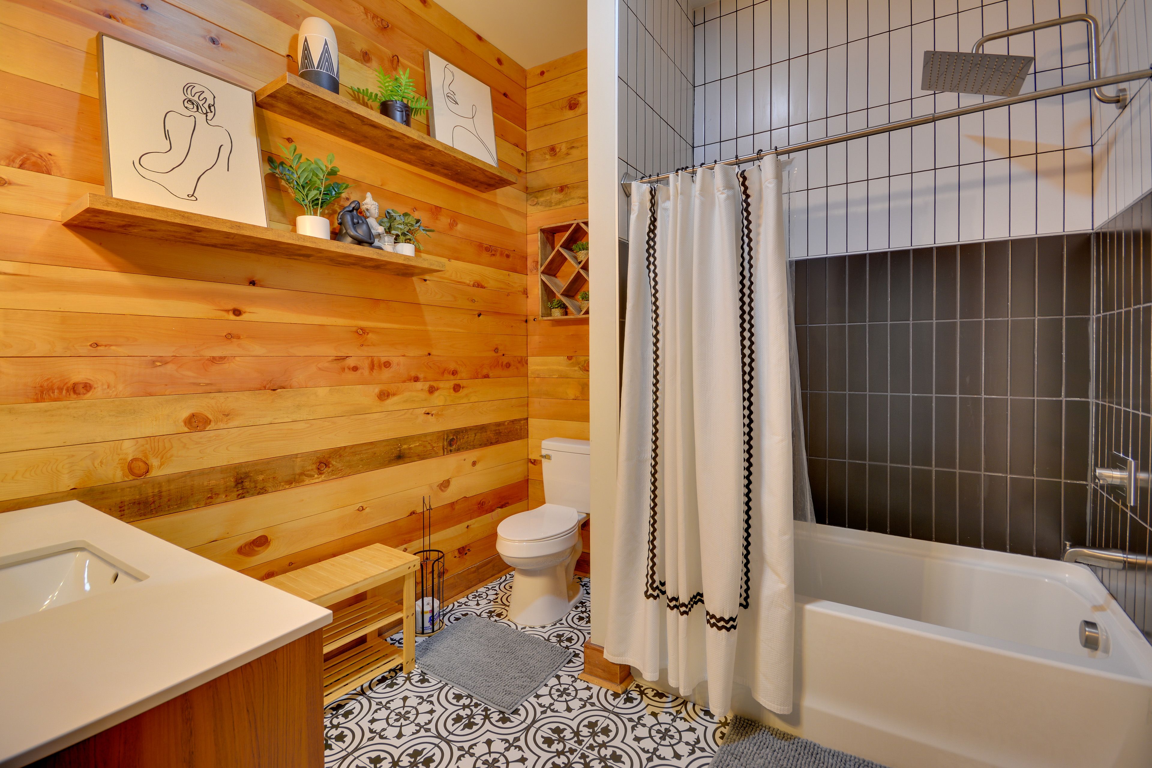 En-Suite Bathroom | 1st Floor