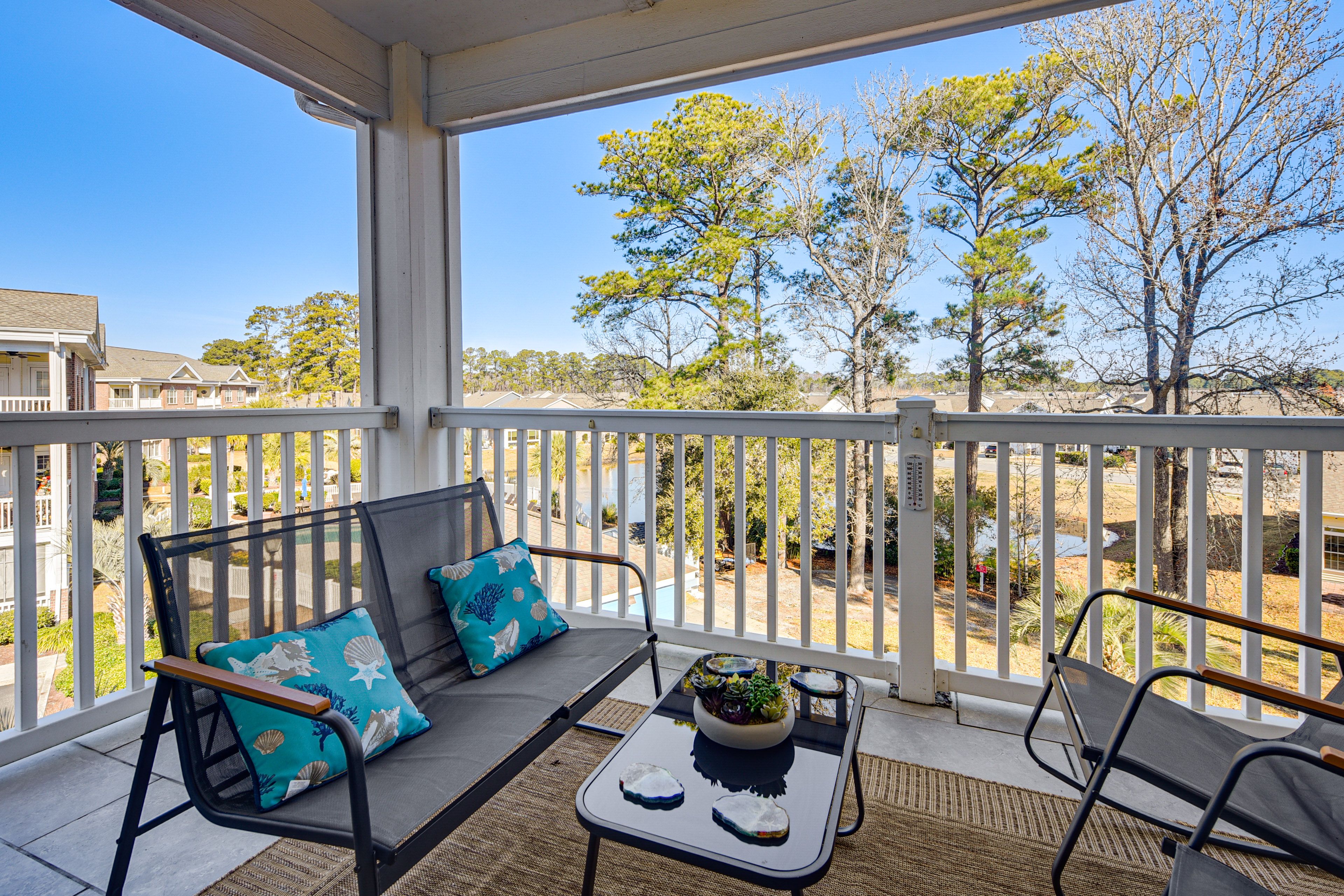 Private Balcony | Lake View