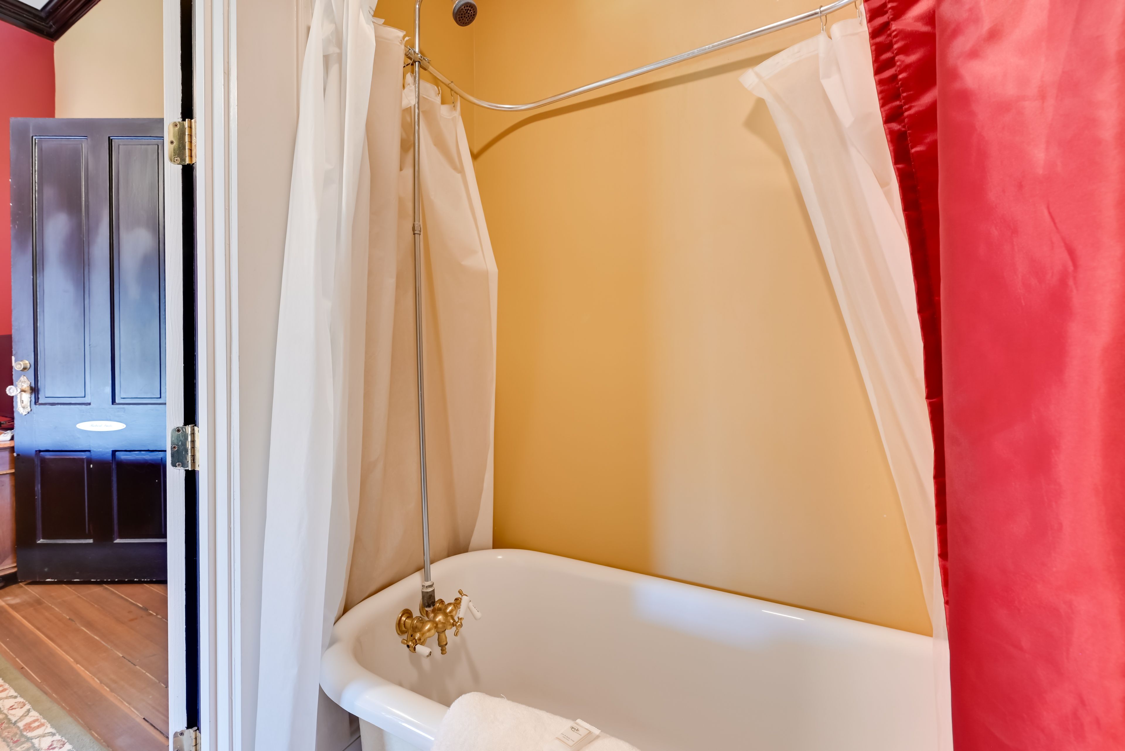 En-Suite Bathroom | 2nd Floor