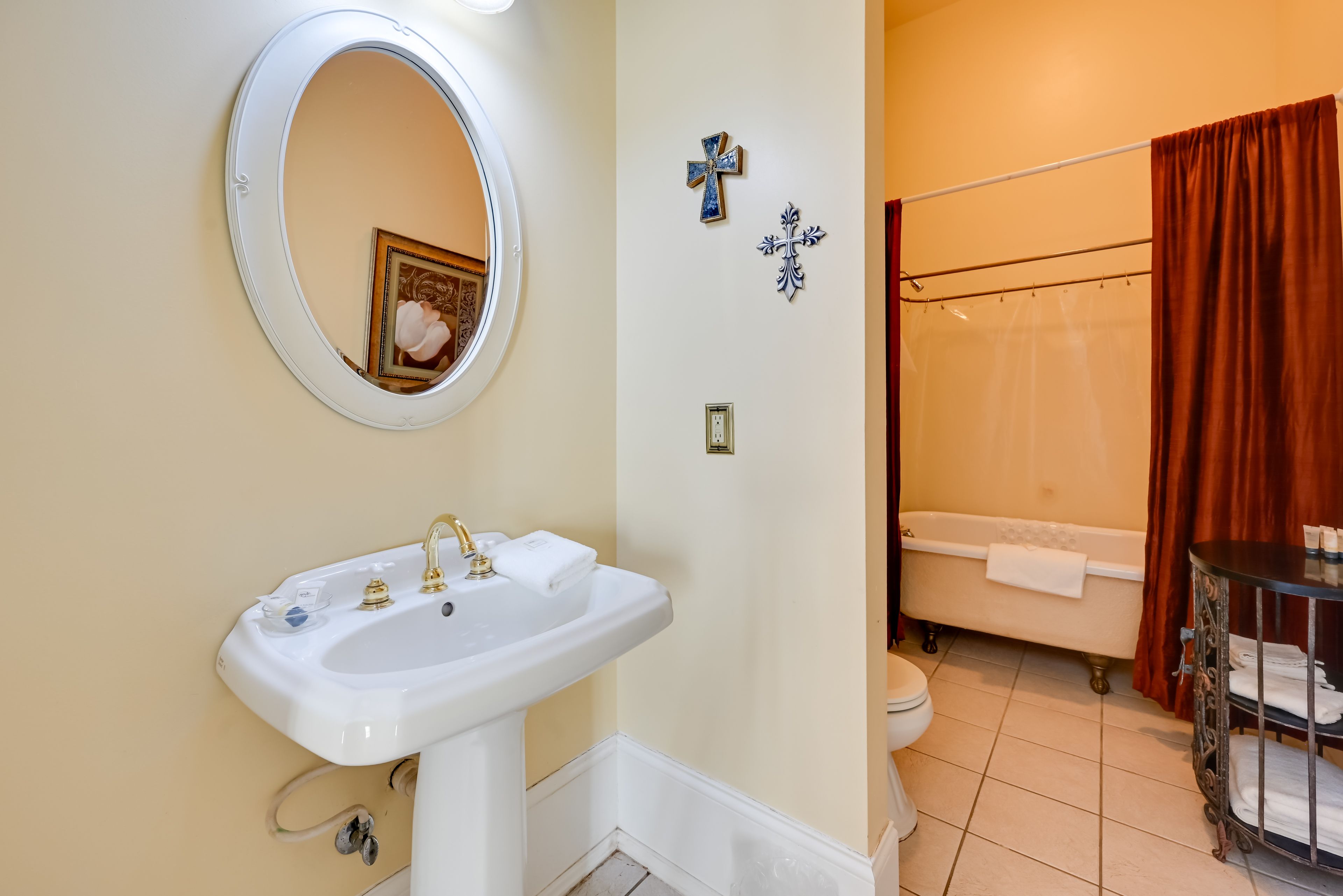 En-Suite Bathroom | 2nd Floor