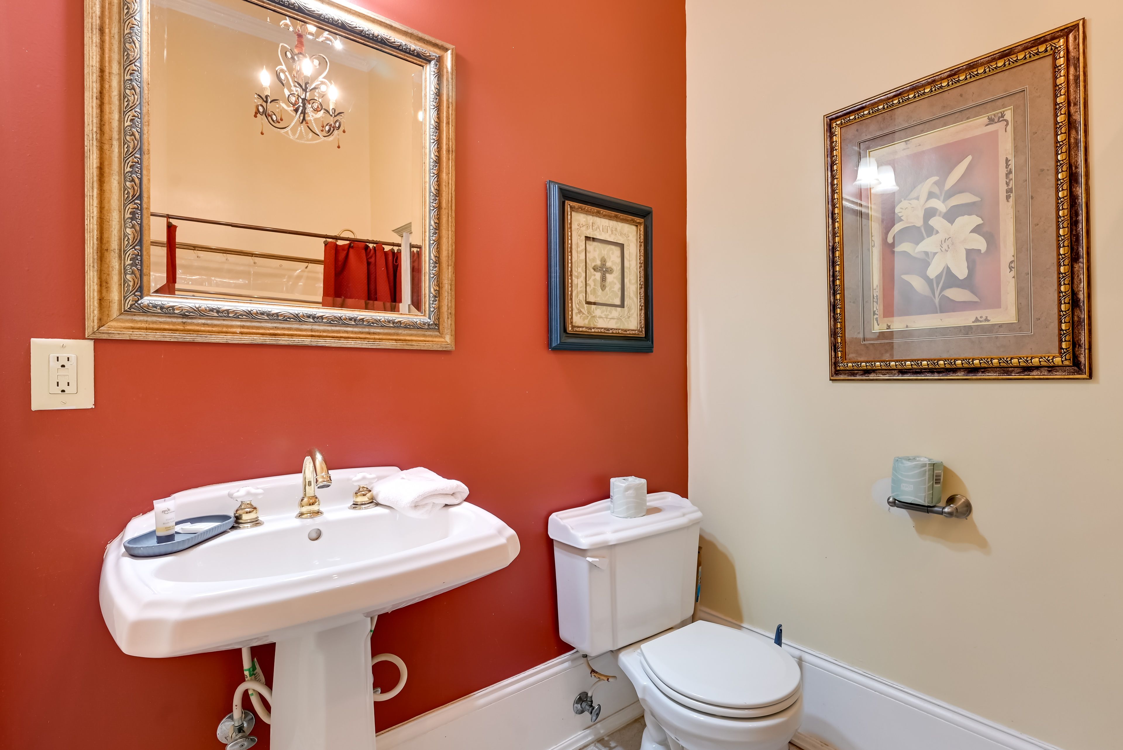 Full Bathroom | 2nd Floor