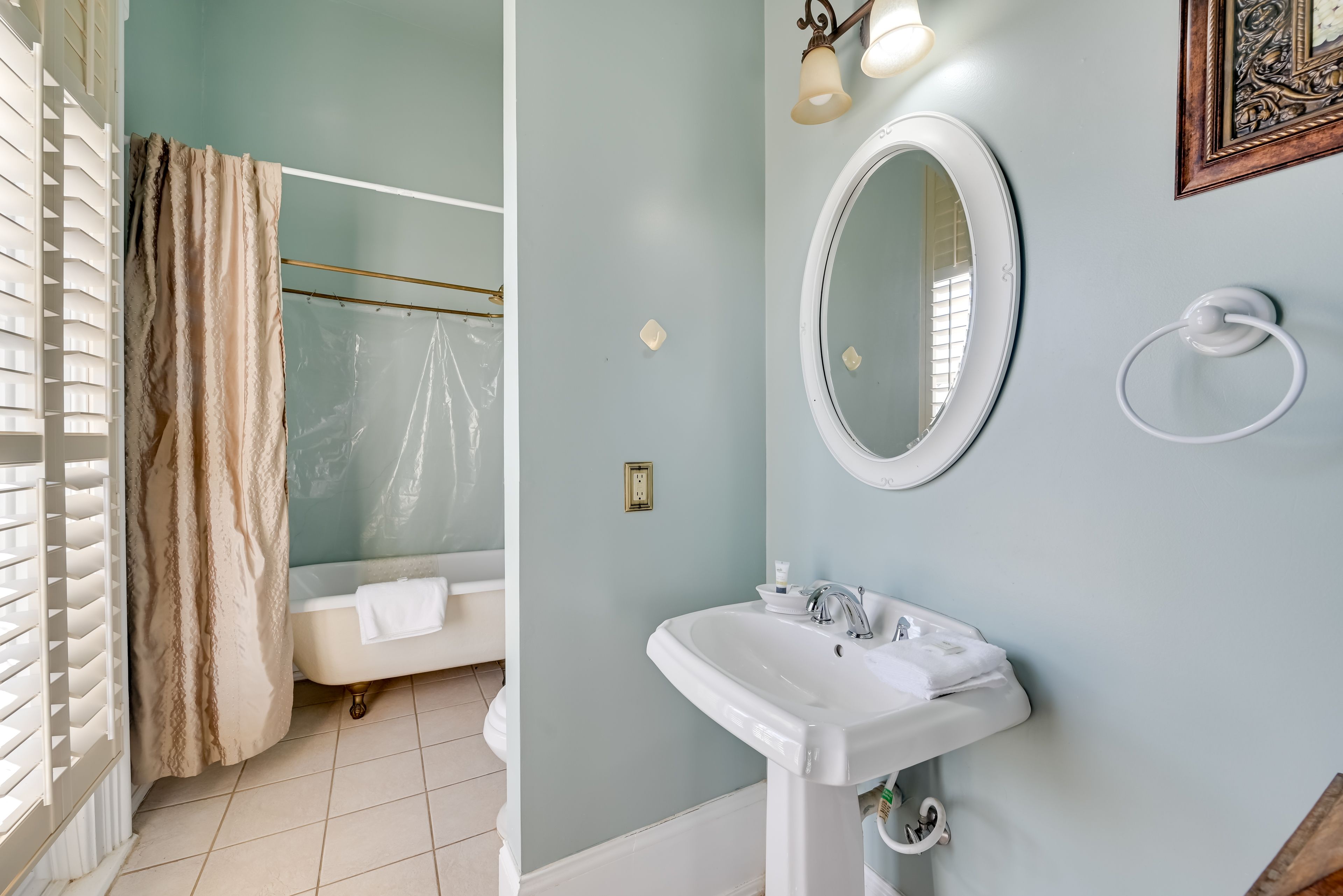 En-Suite Bathroom | 2nd Floor