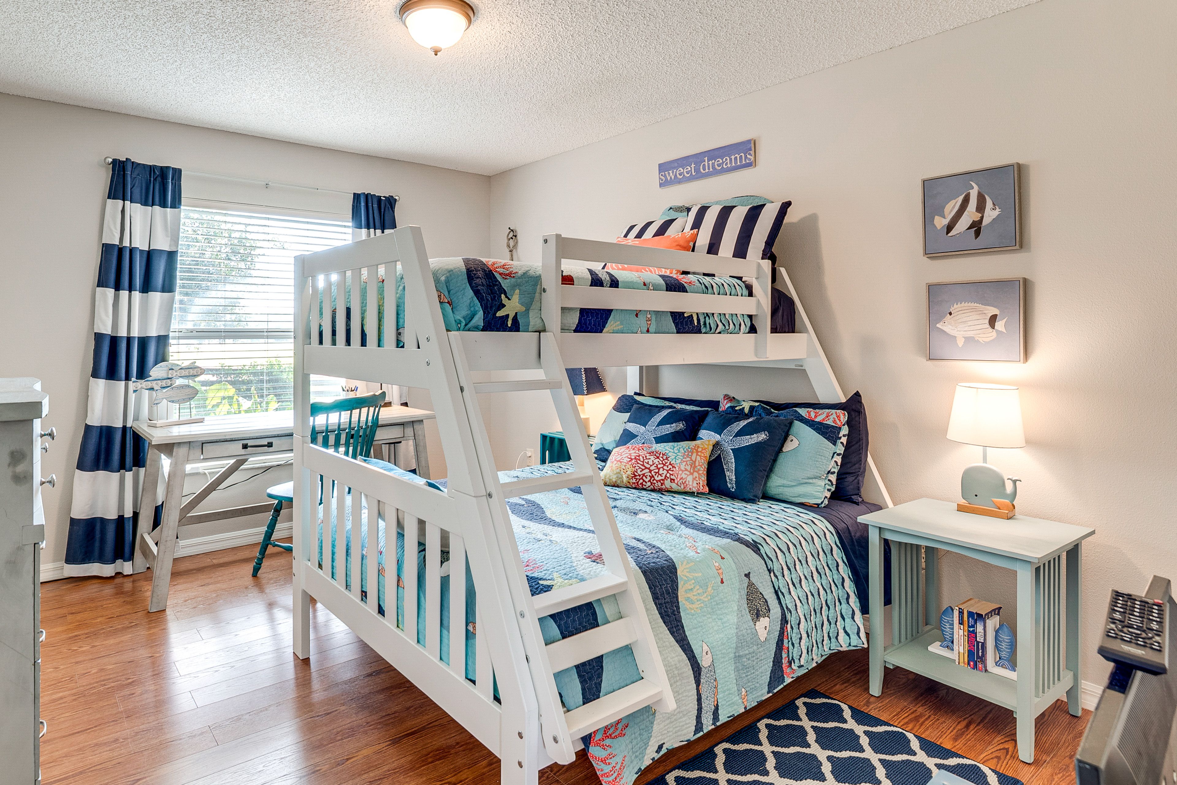 Bedroom 3 | Twin/Full Bunk Bed | Workspace