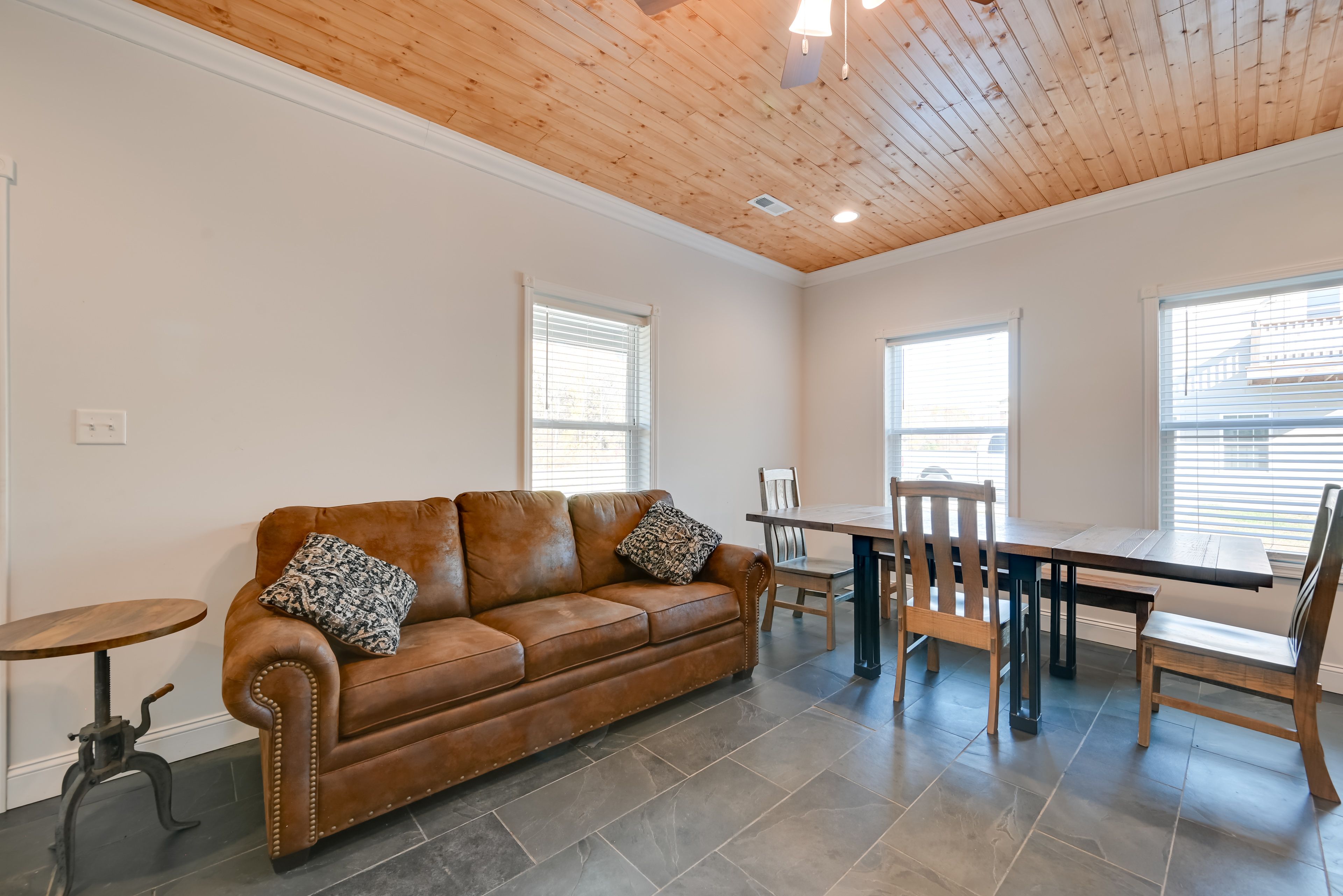 Living Room | 1st Floor | Smart TV | Free WiFi | Central A/C & Heating