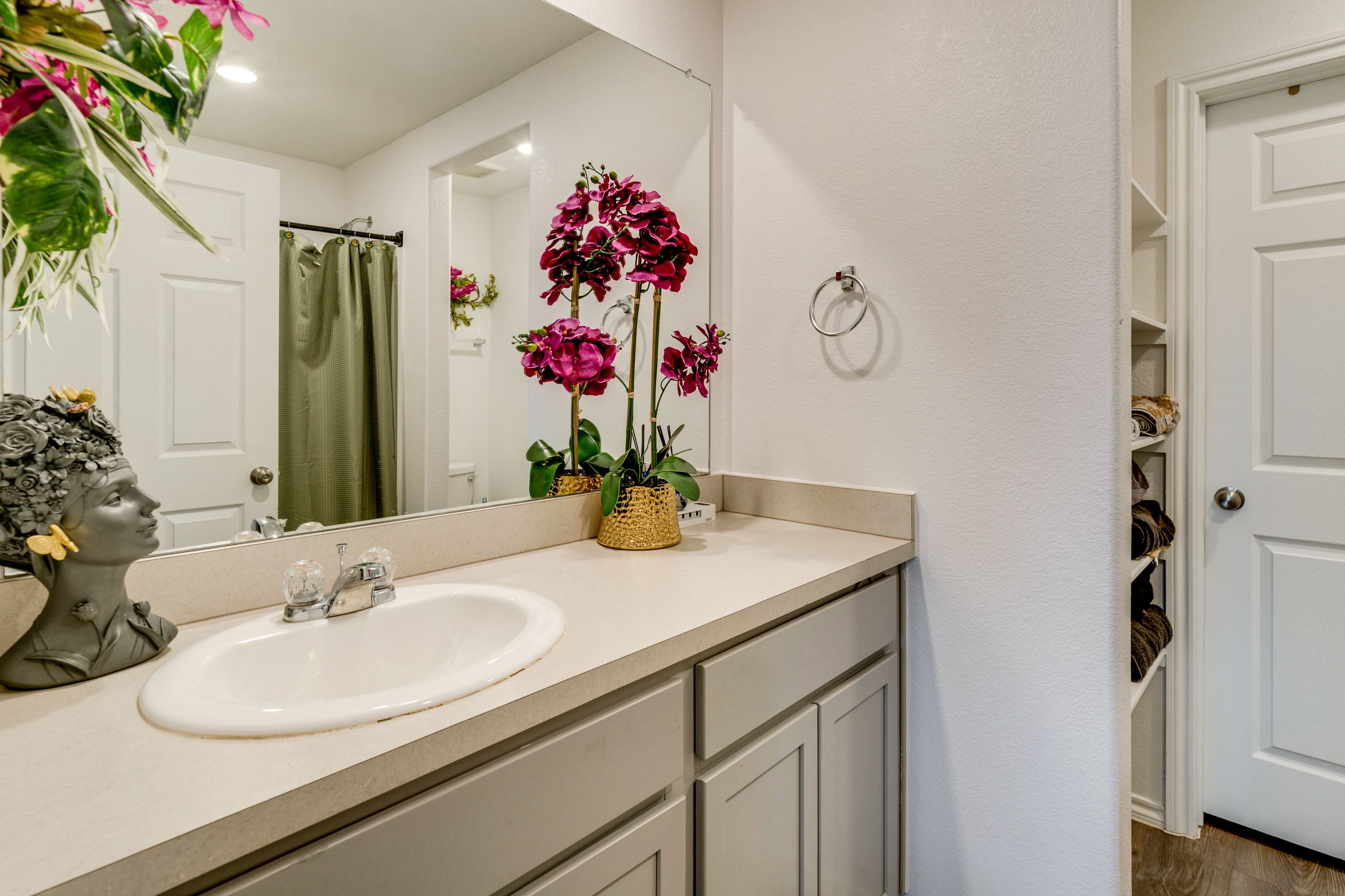 Full Bathroom | 1st Floor