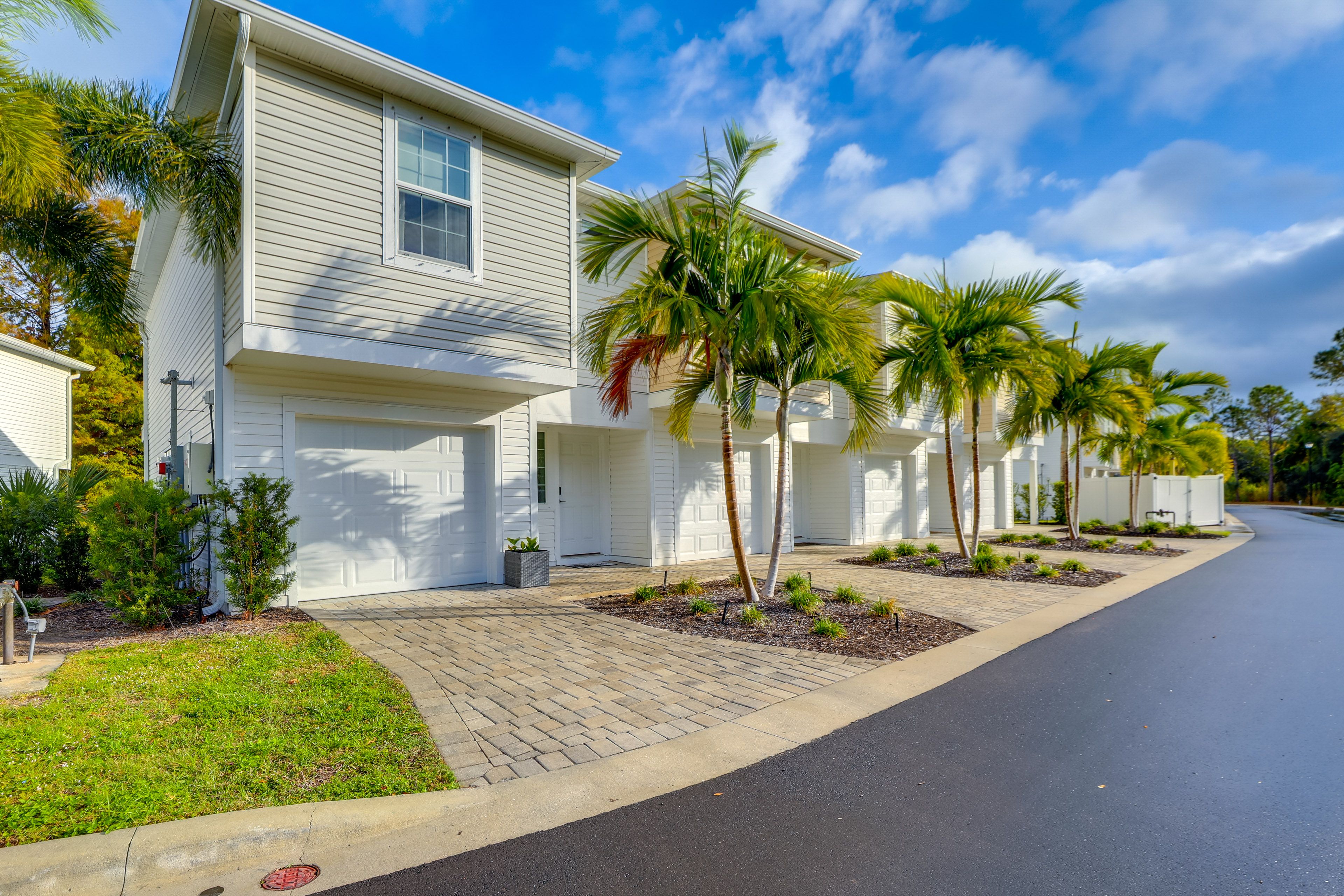 Bradenton Vacation Rental | 2BR | 2BA | 1,100 Sq Ft | Stairs Required