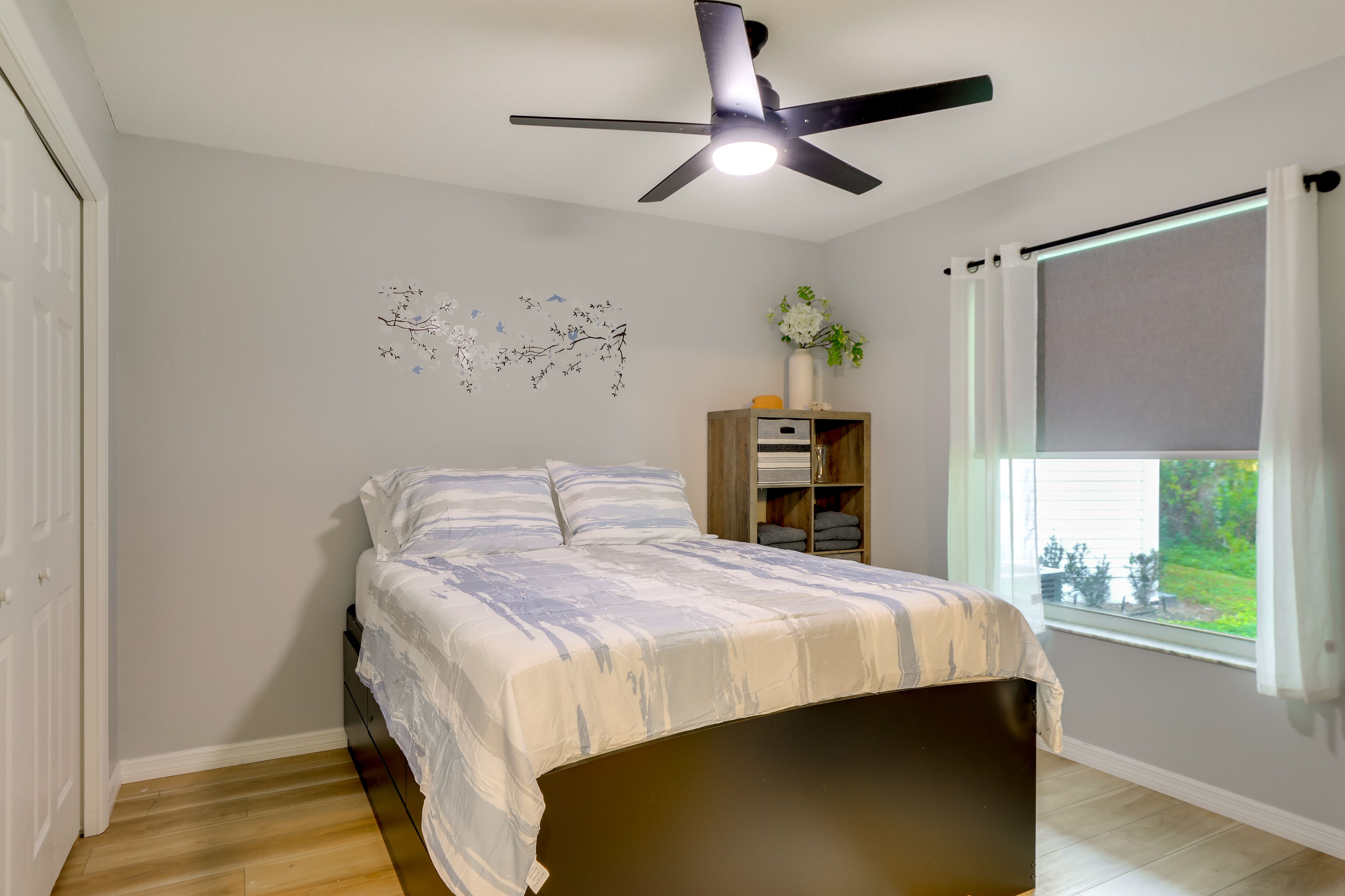 Bedroom 1 | 2nd Floor | Queen Bed | Smart TV