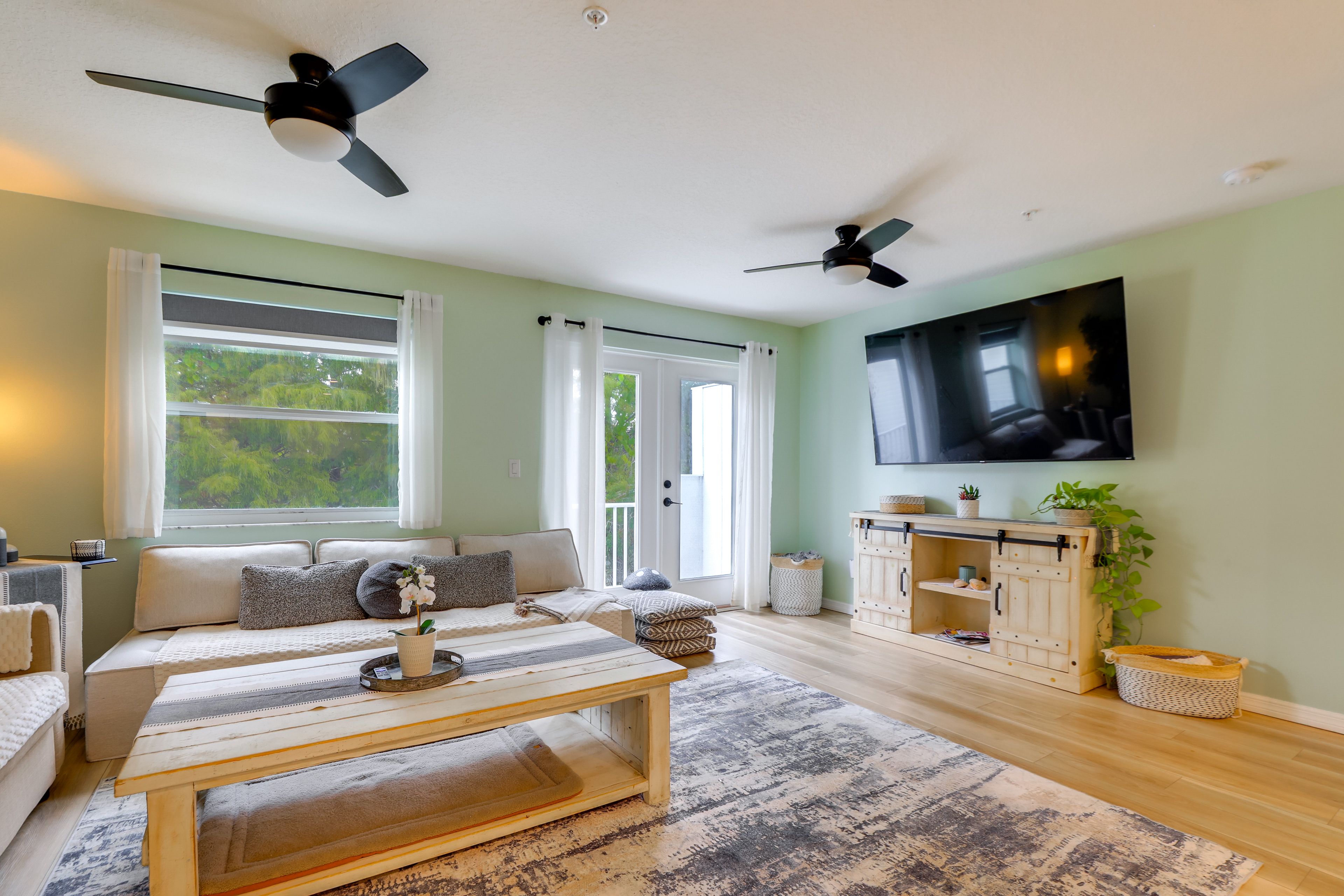 Property Interior | Central A/C & Heating | Free WiFi