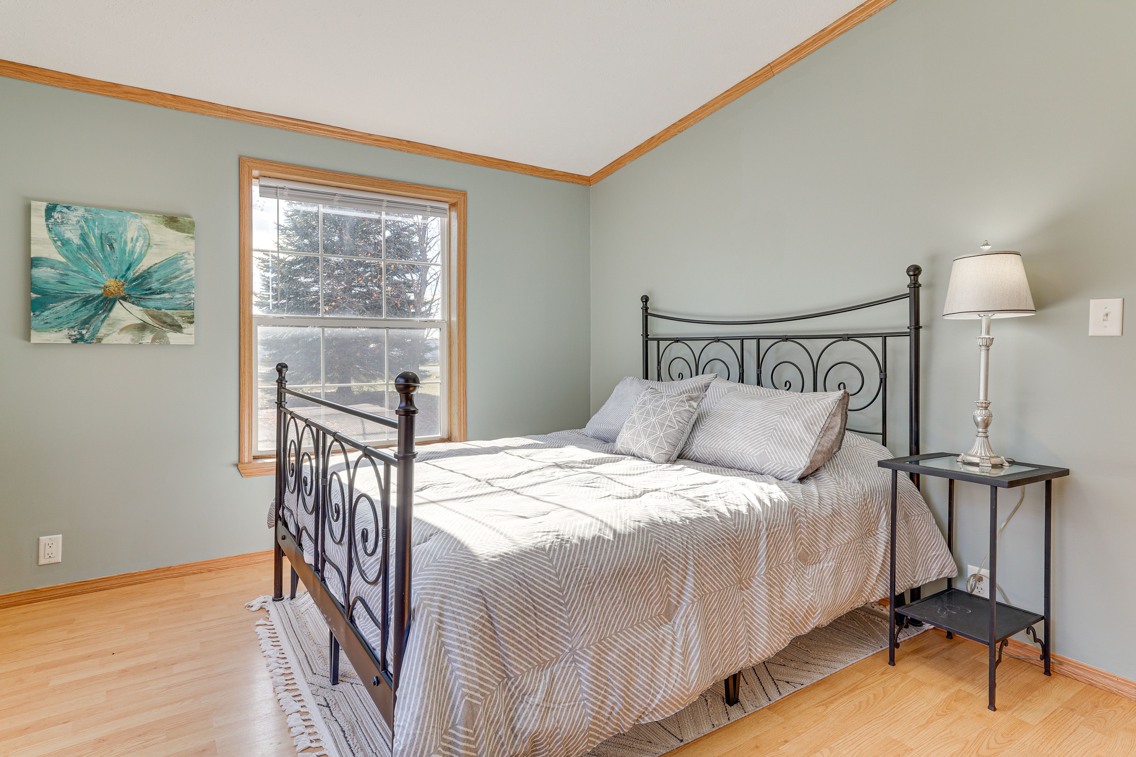 Bedroom 2 | Queen Bed