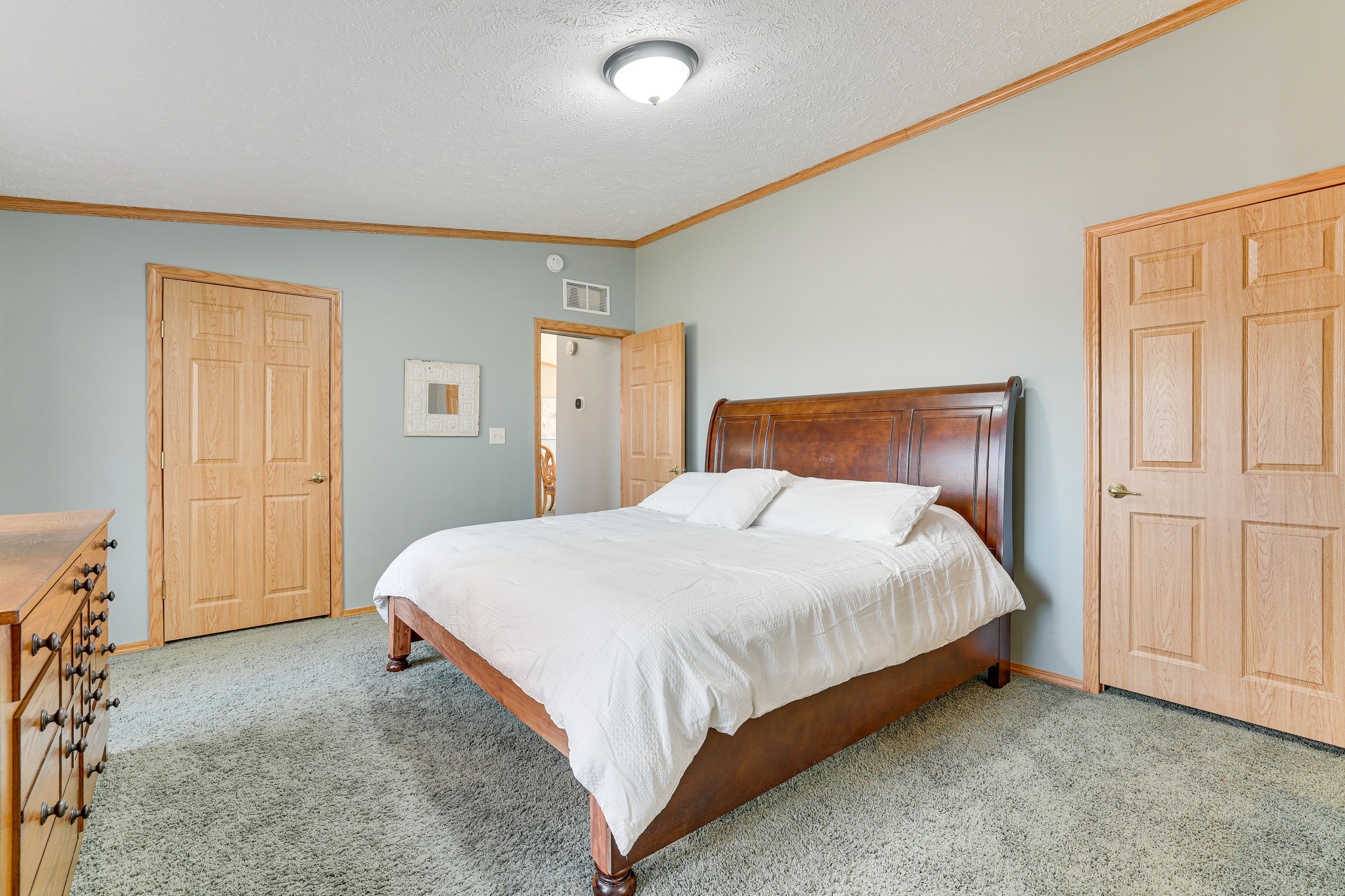 Bedroom 1 | King Bed | Smart TV