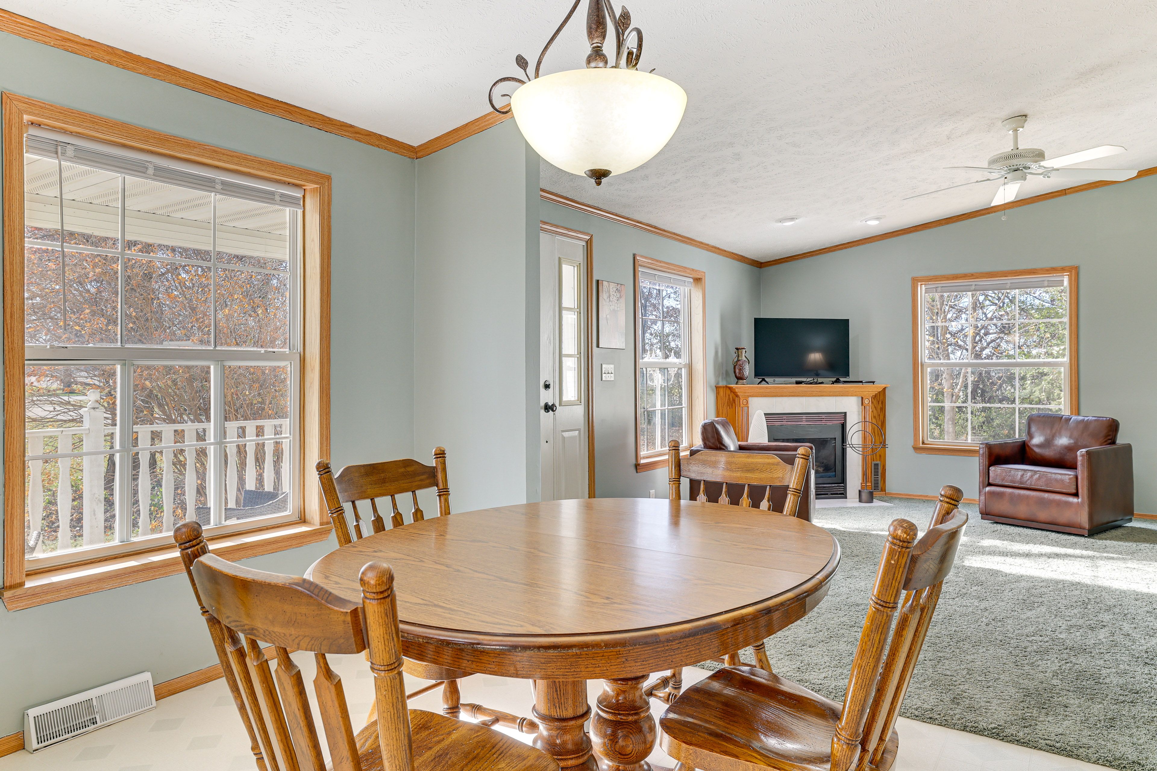 Breakfast Nook | Dishware/Flatware