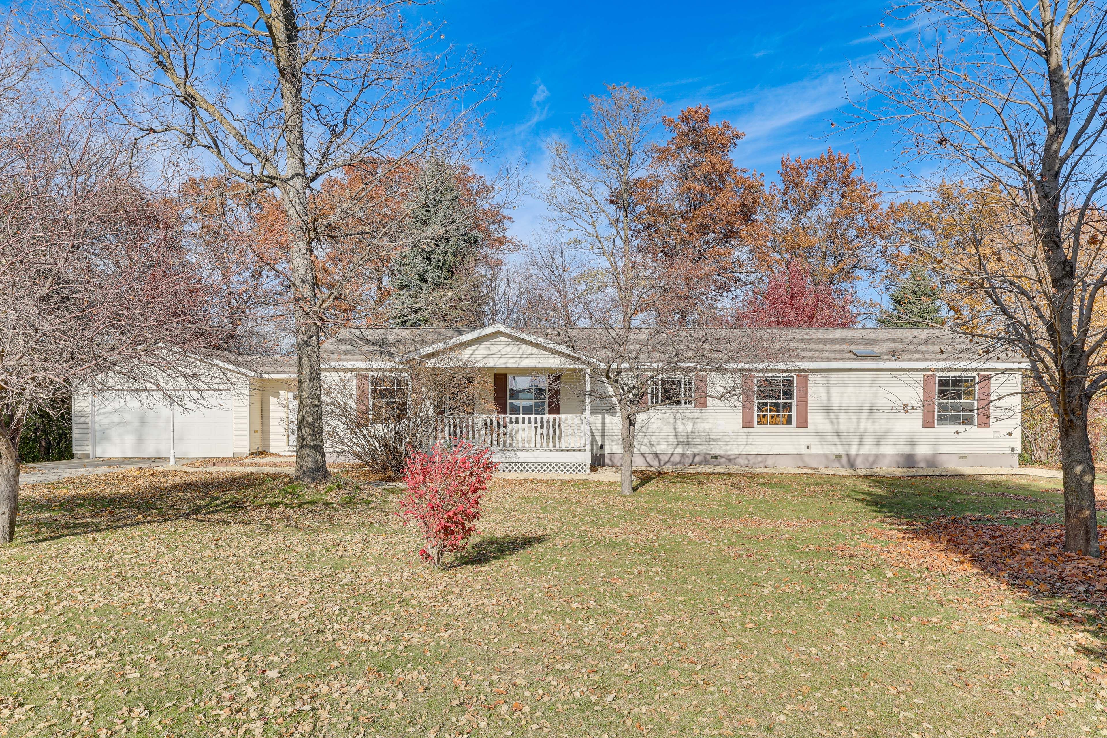 Rochester Vacation Rental | 3BR | 2BA | 2 Steps to Enter | 1,600 Sq Ft