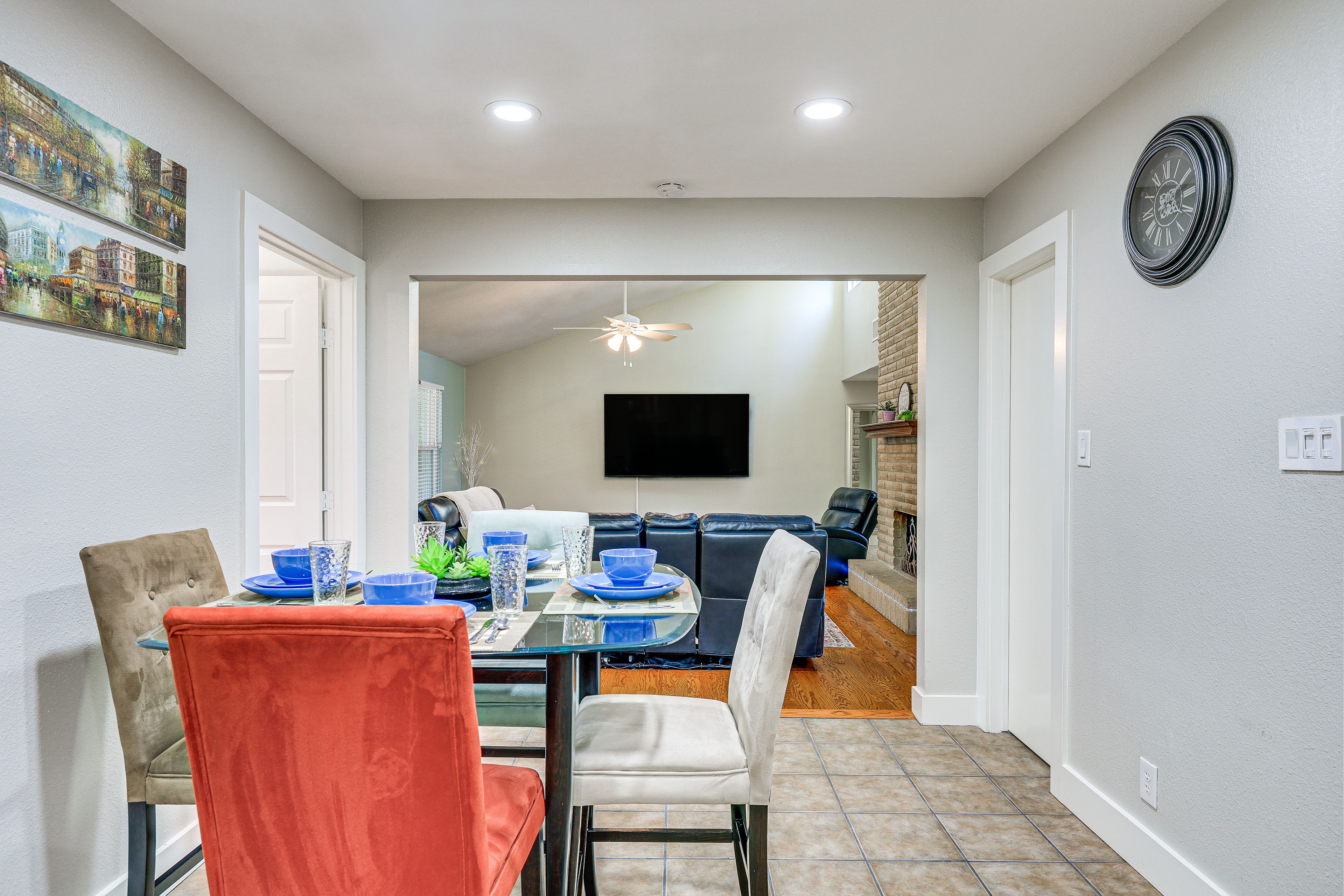 Dining Area | Dishware/Flatware Provided