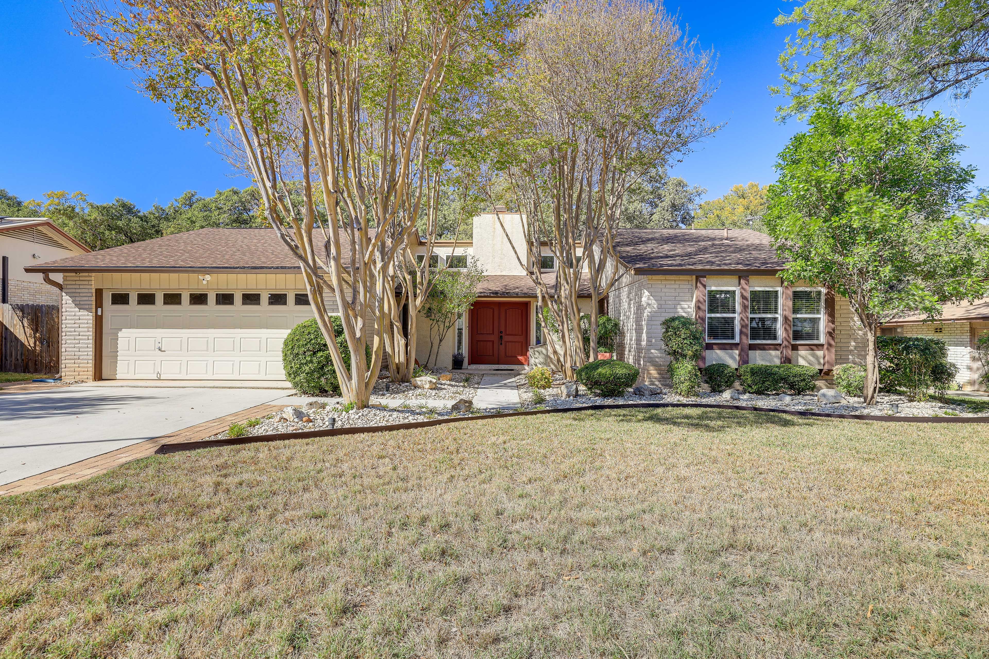 House Exterior | Garage (2 Vehicles) | Driveway (1 Vehicle)