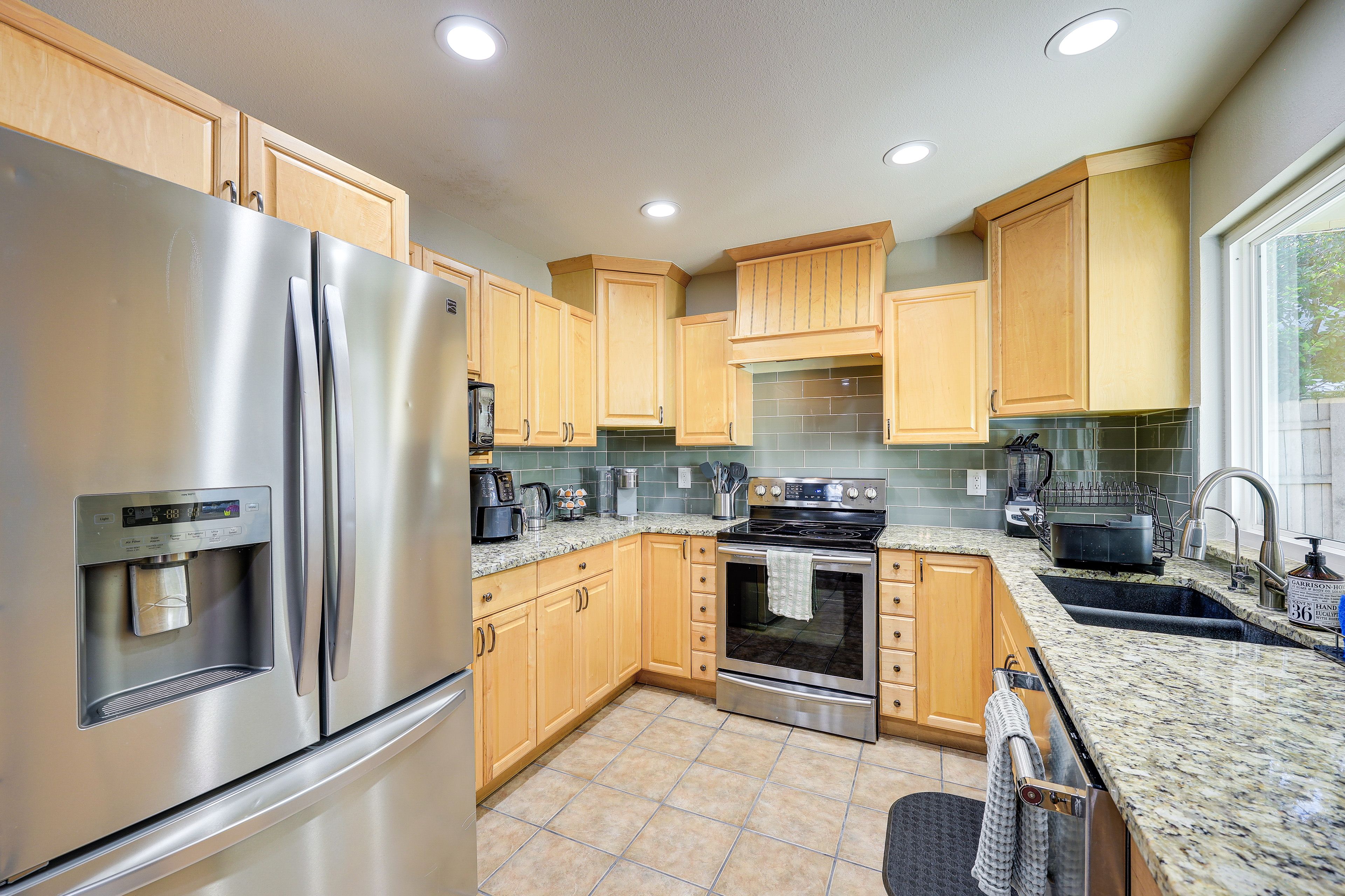 Well-Stocked Kitchen | Dishwasher | Microwave