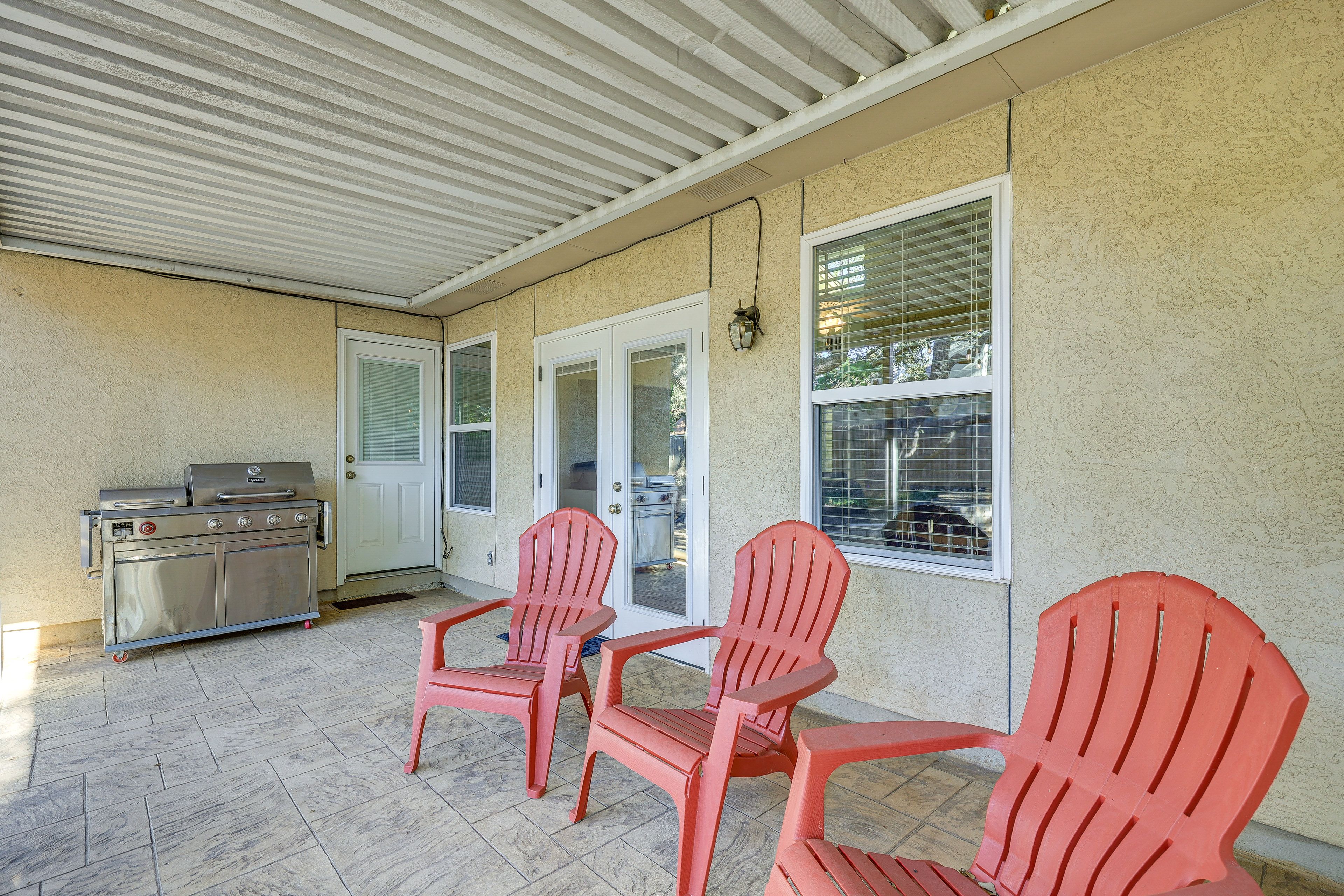 Patio | Picnic Table | Gas Grill | Seating