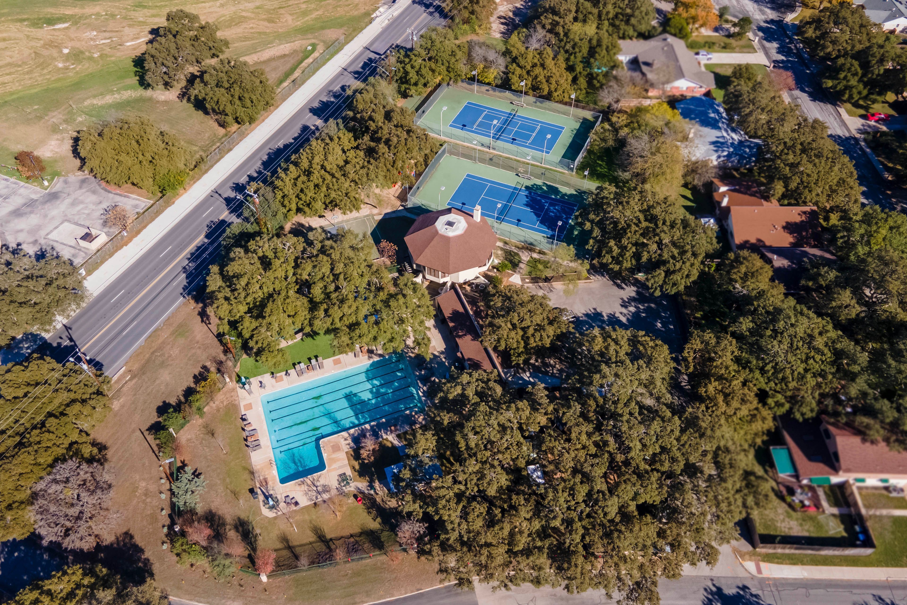 Braun Station East Community Amenities