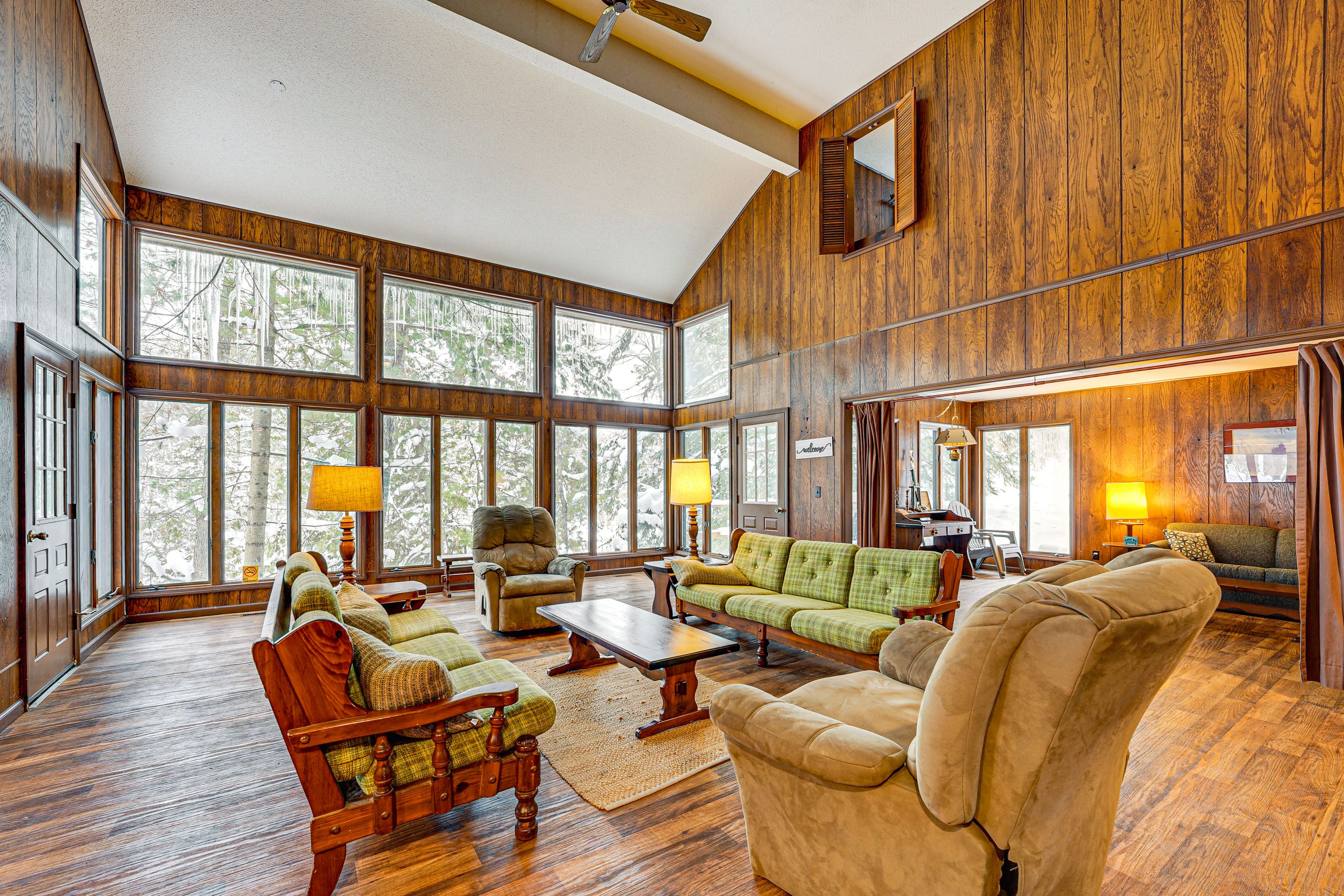 Seating Area | 1st Floor | Central Heat