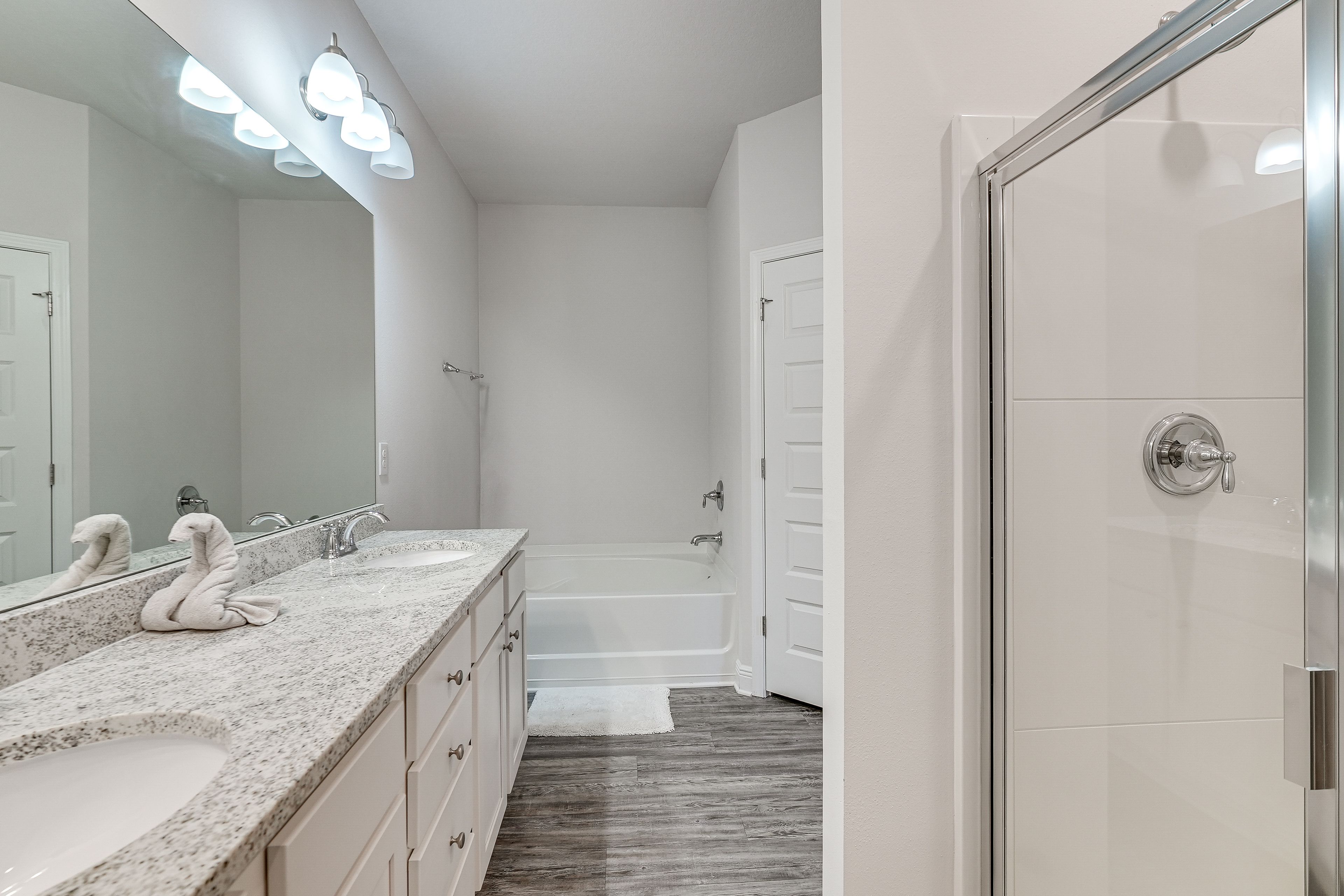 Full Bathroom | Towels Provided