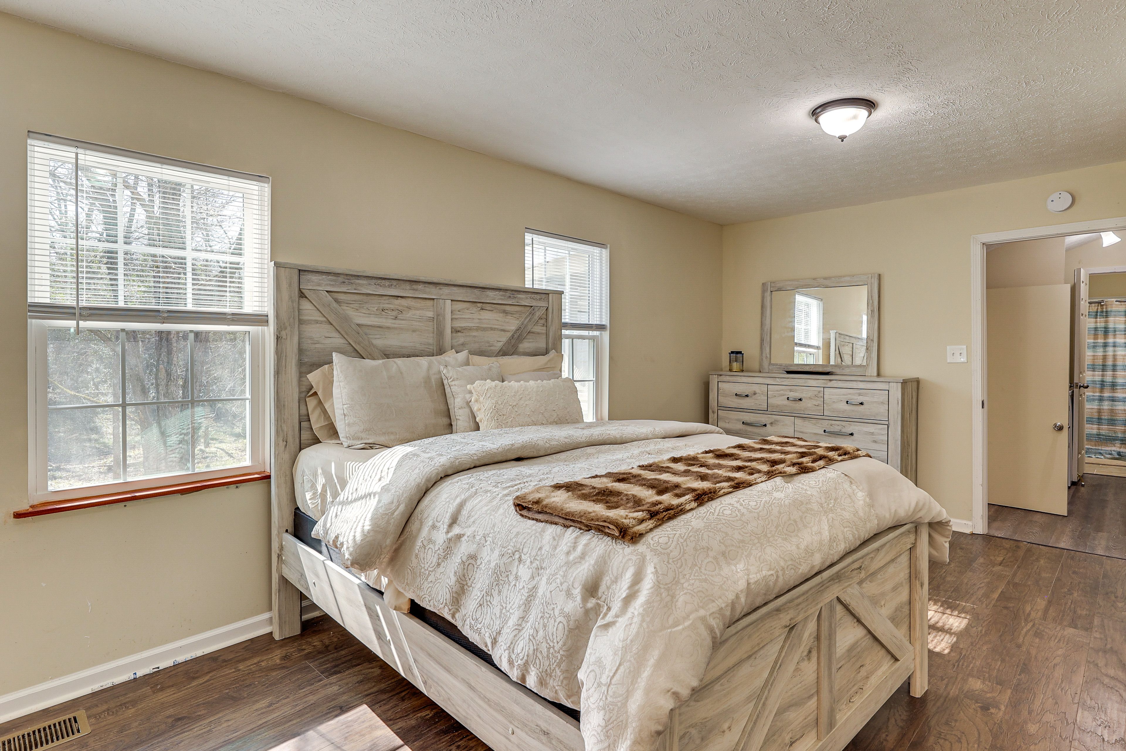 Bedroom 4 | Queen Bed | En-Suite Bathroom