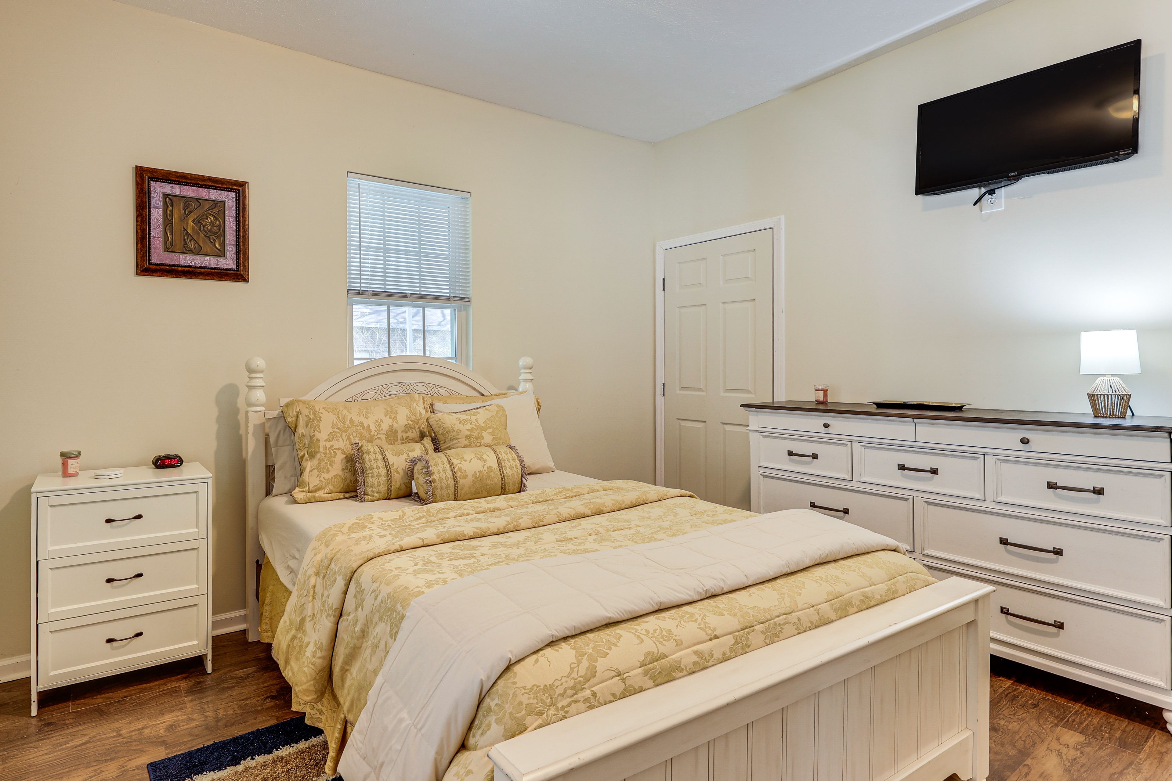 Bedroom 2 | Queen Bed