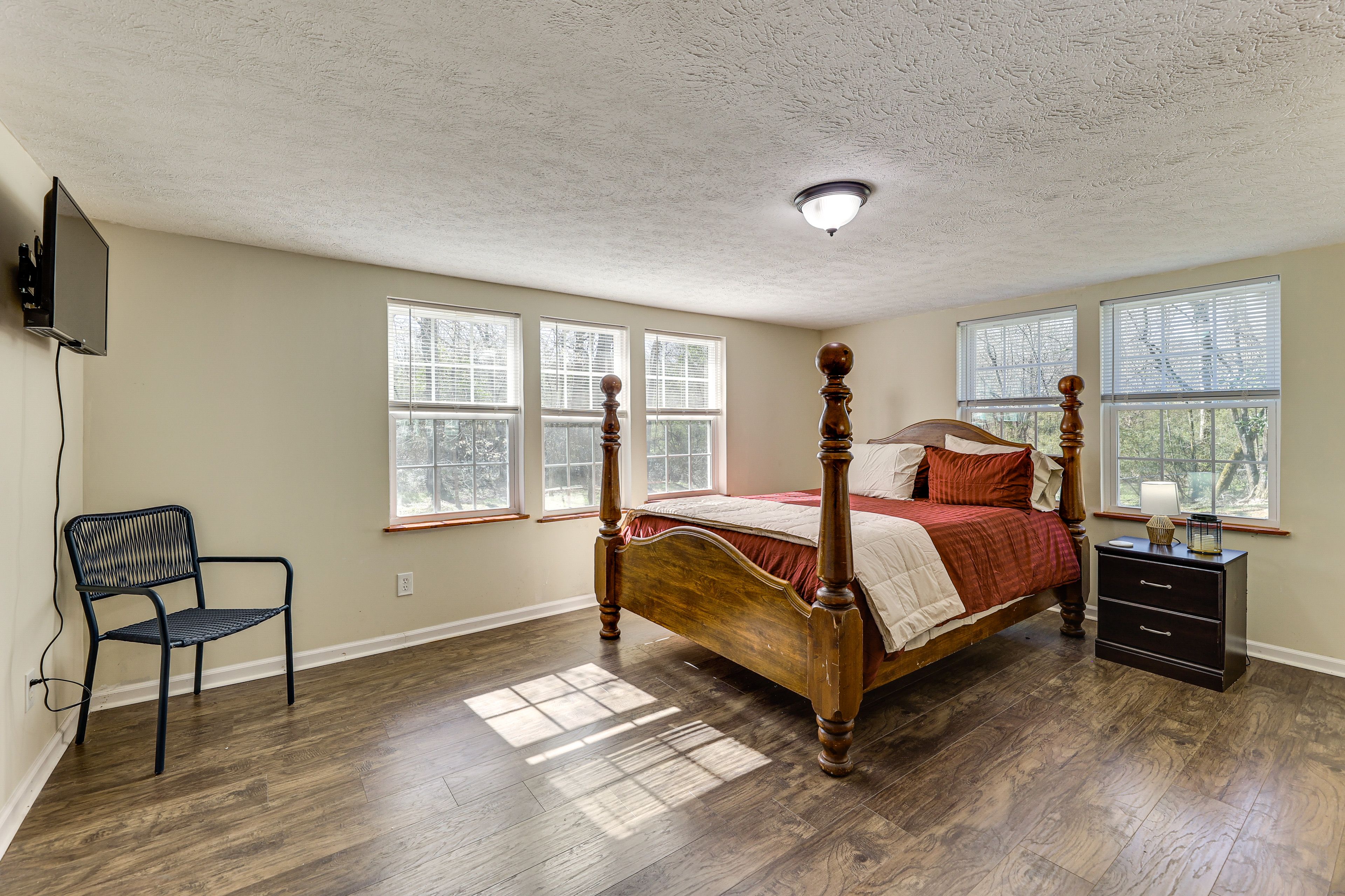 Bedroom 1 | Queen Bed