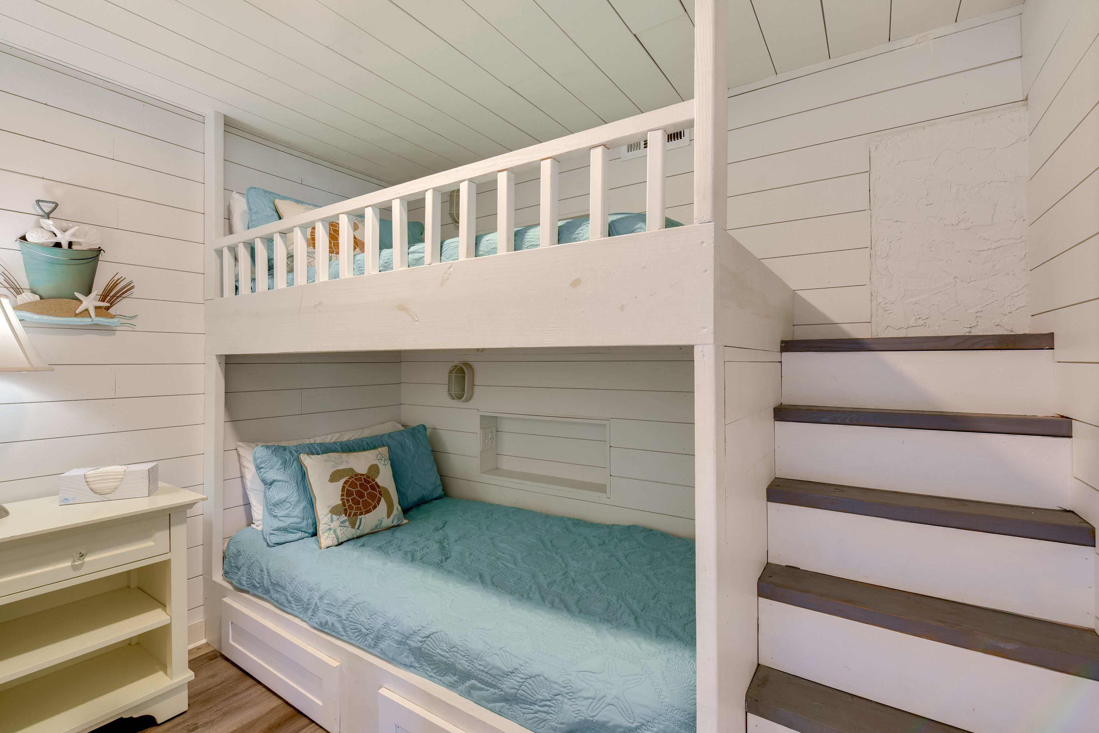 Sleeping Nook | Twin Bunk Bed
