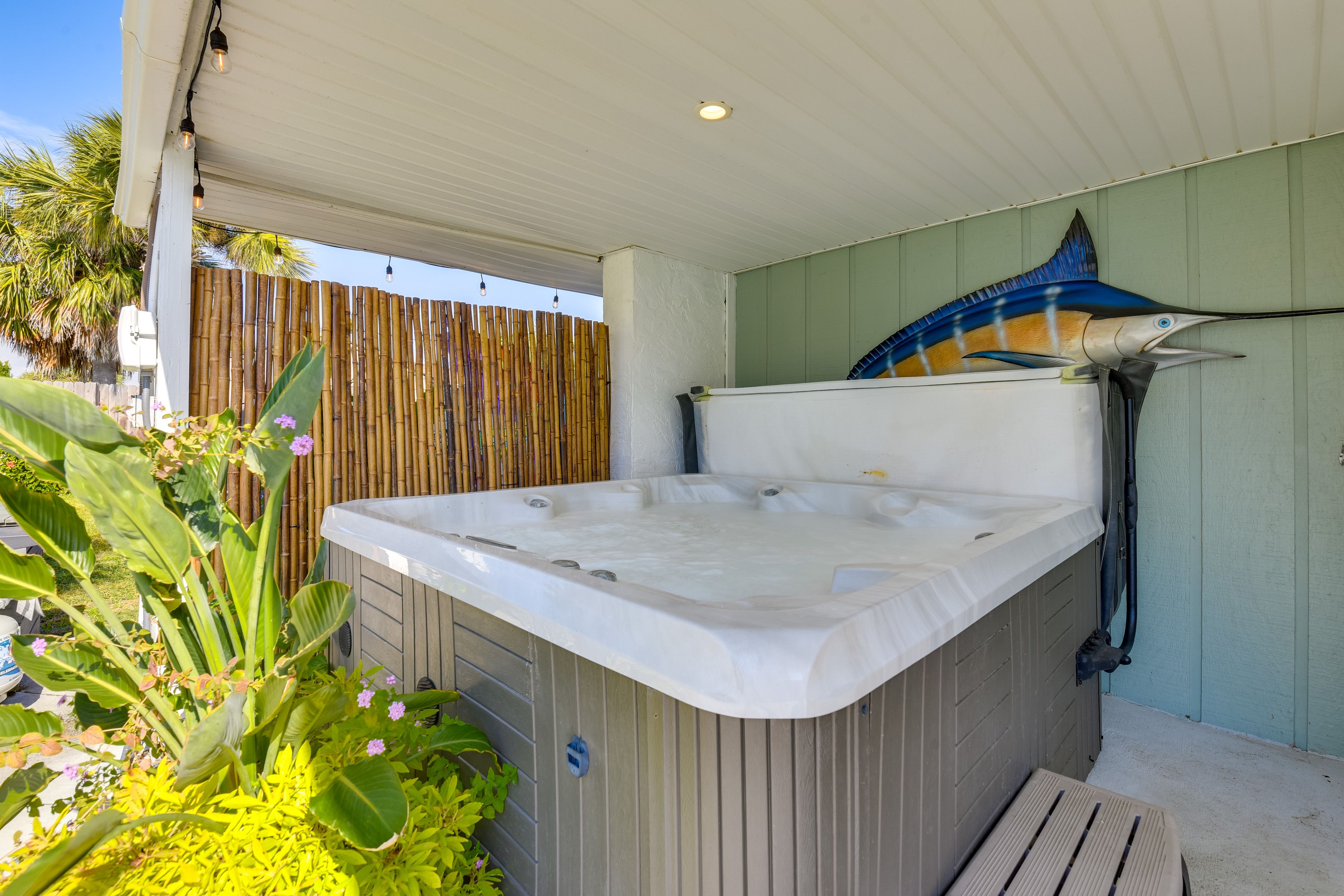 Shared Covered Patio | Hot Tub