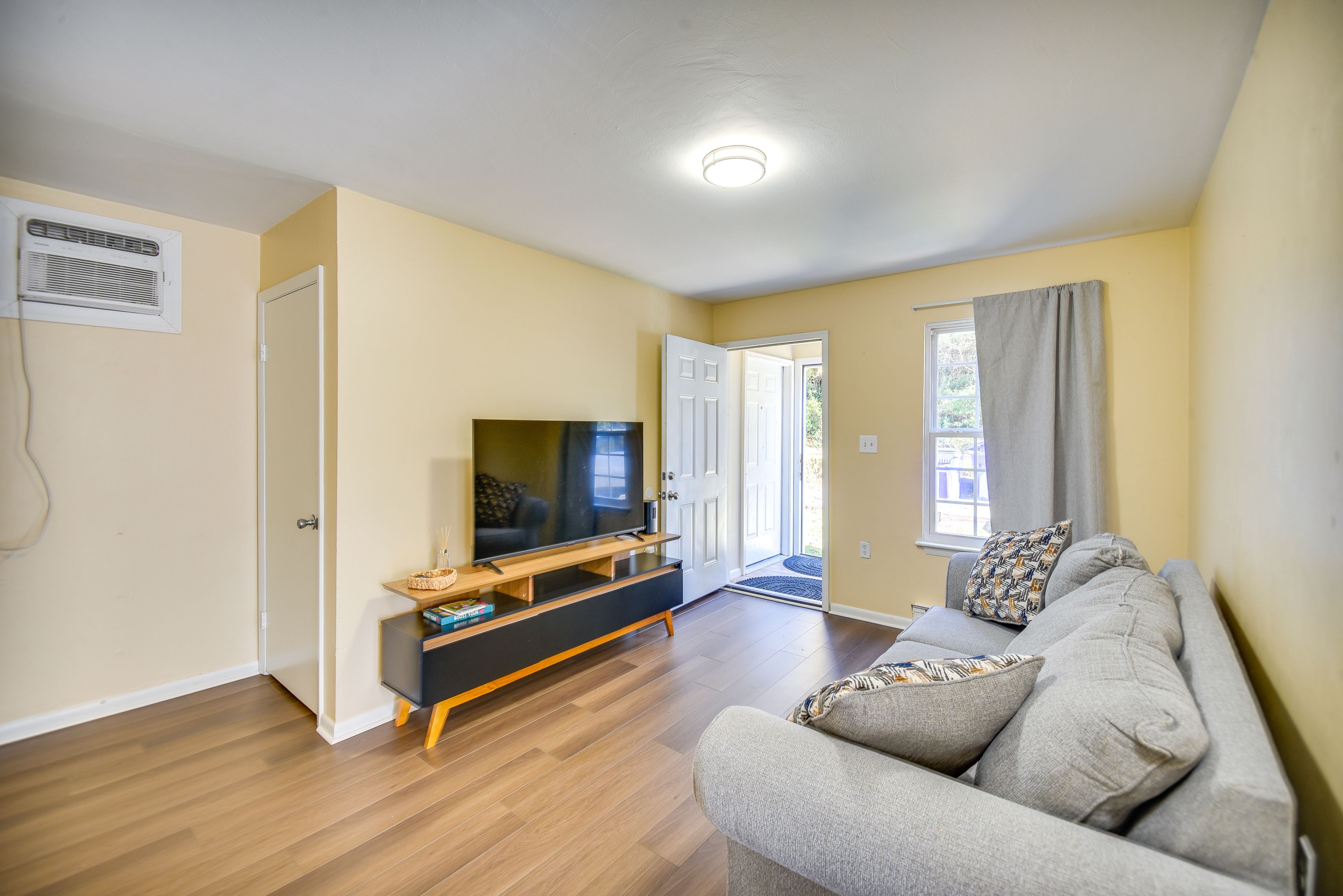 Norfolk Vacation Rental | 3BR | 2BA | 1,000 Sq Ft | Step to Enter