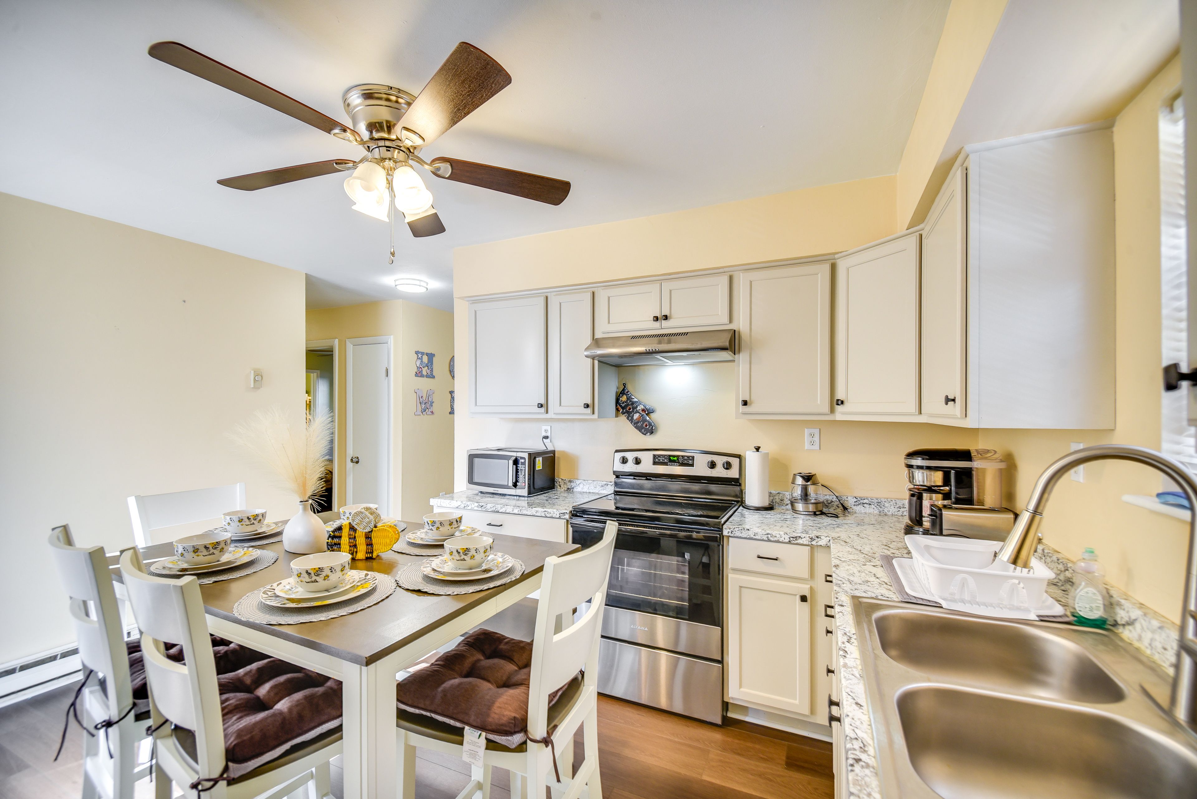 Kitchen | Refrigerator | Toaster