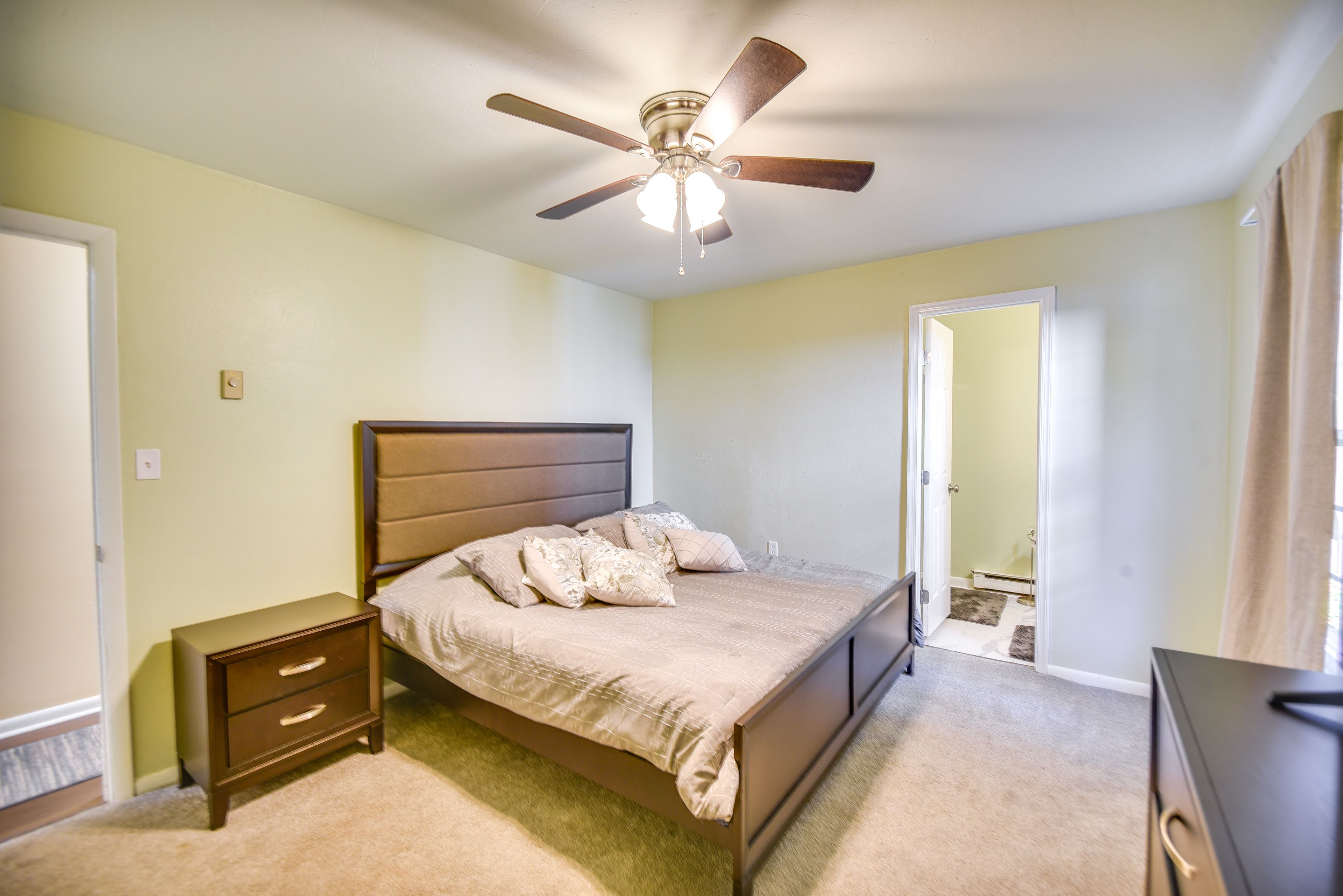 Bedroom 1 | King Bed | Smart TV