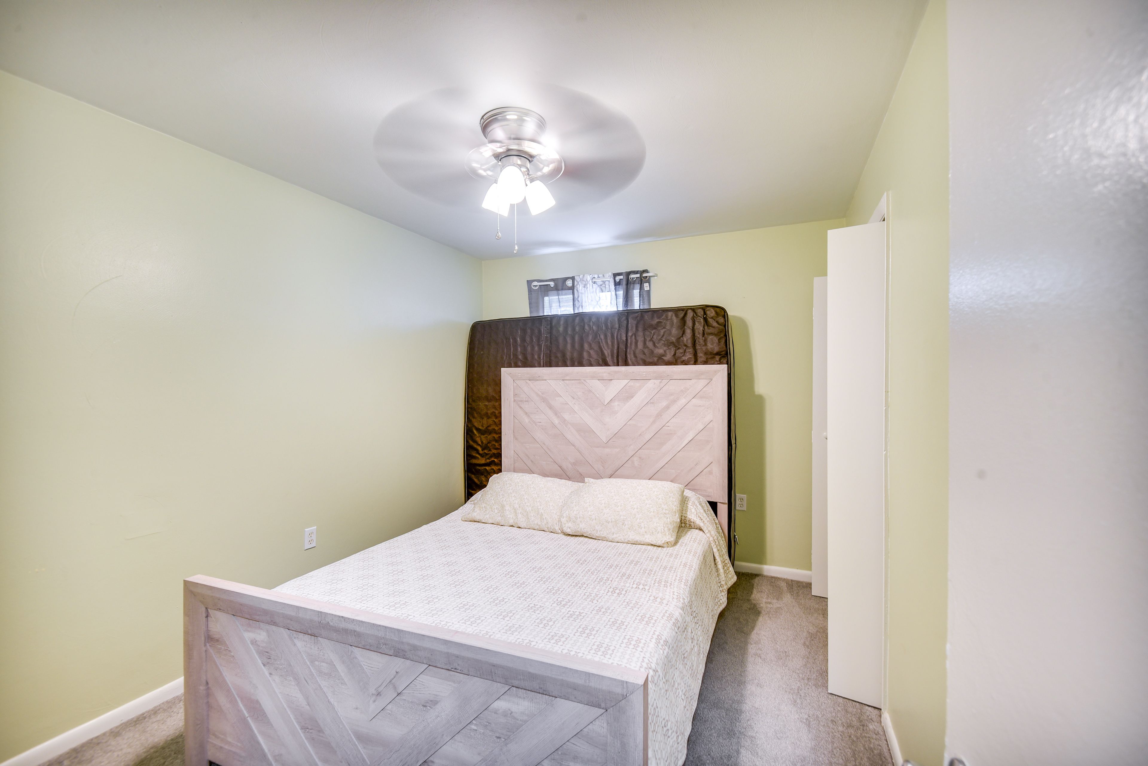 Bedroom 2 | Queen Bed