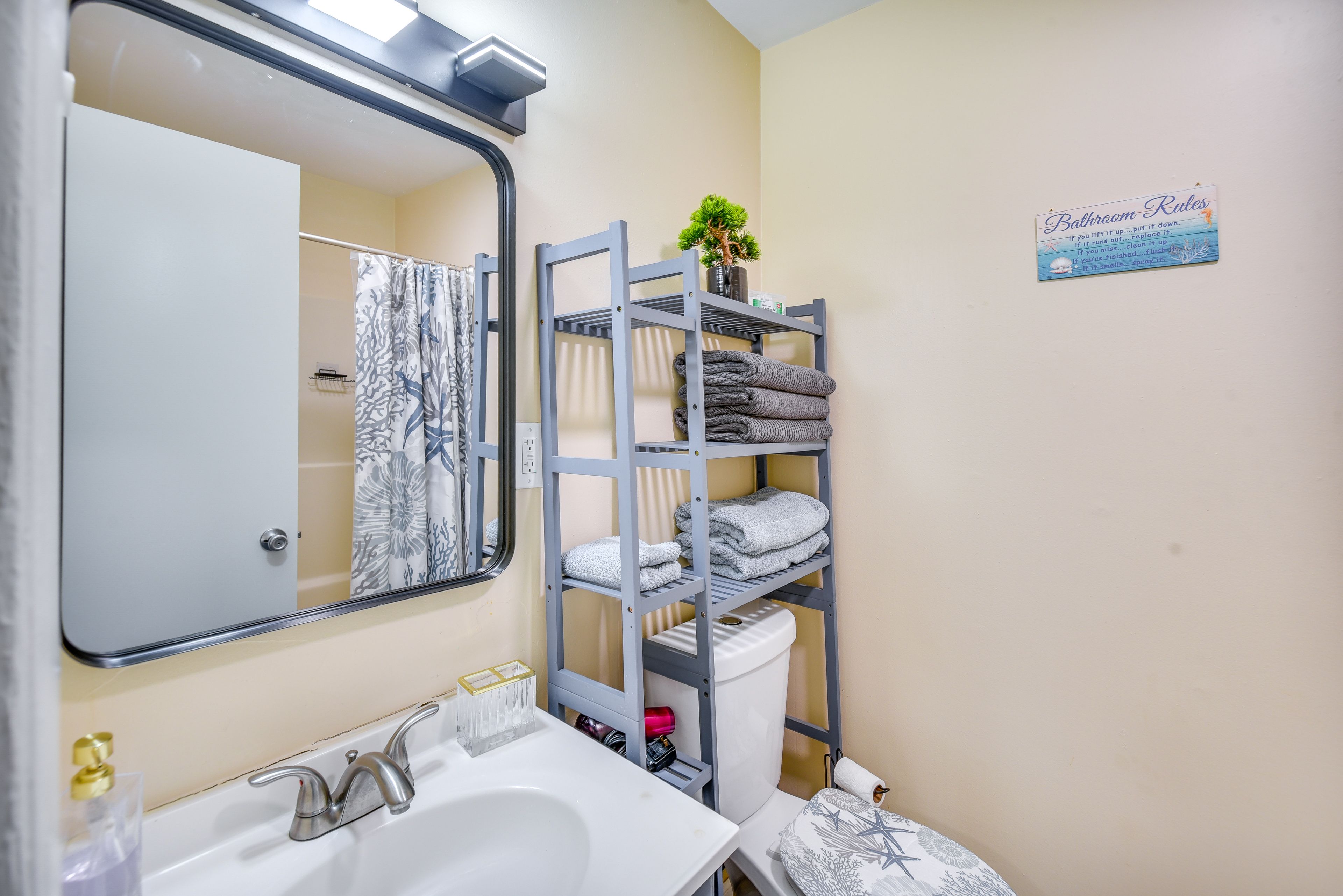 Bathroom | Bathtub/Shower | Towels Provided