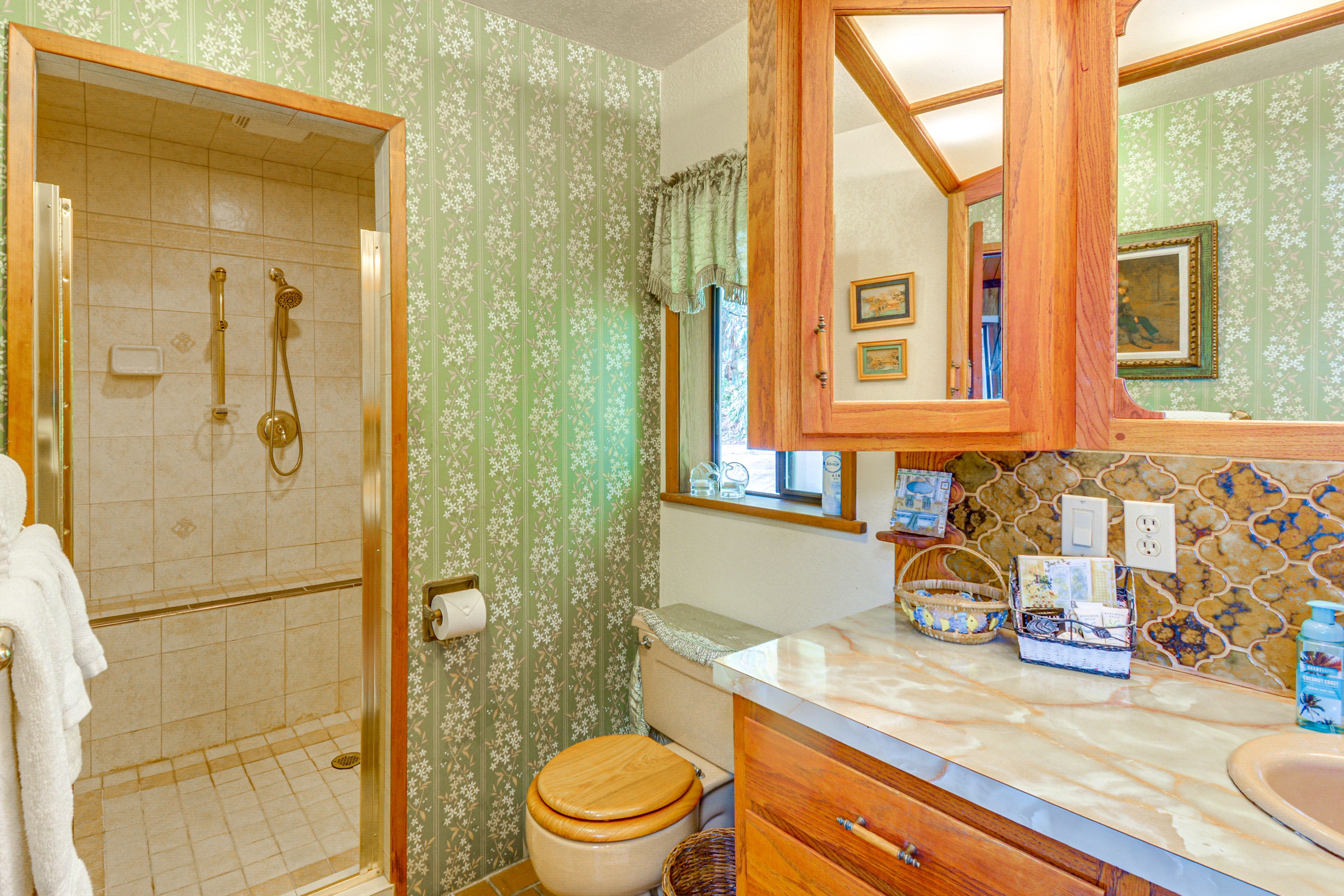 Full Bathroom | 2nd Floor