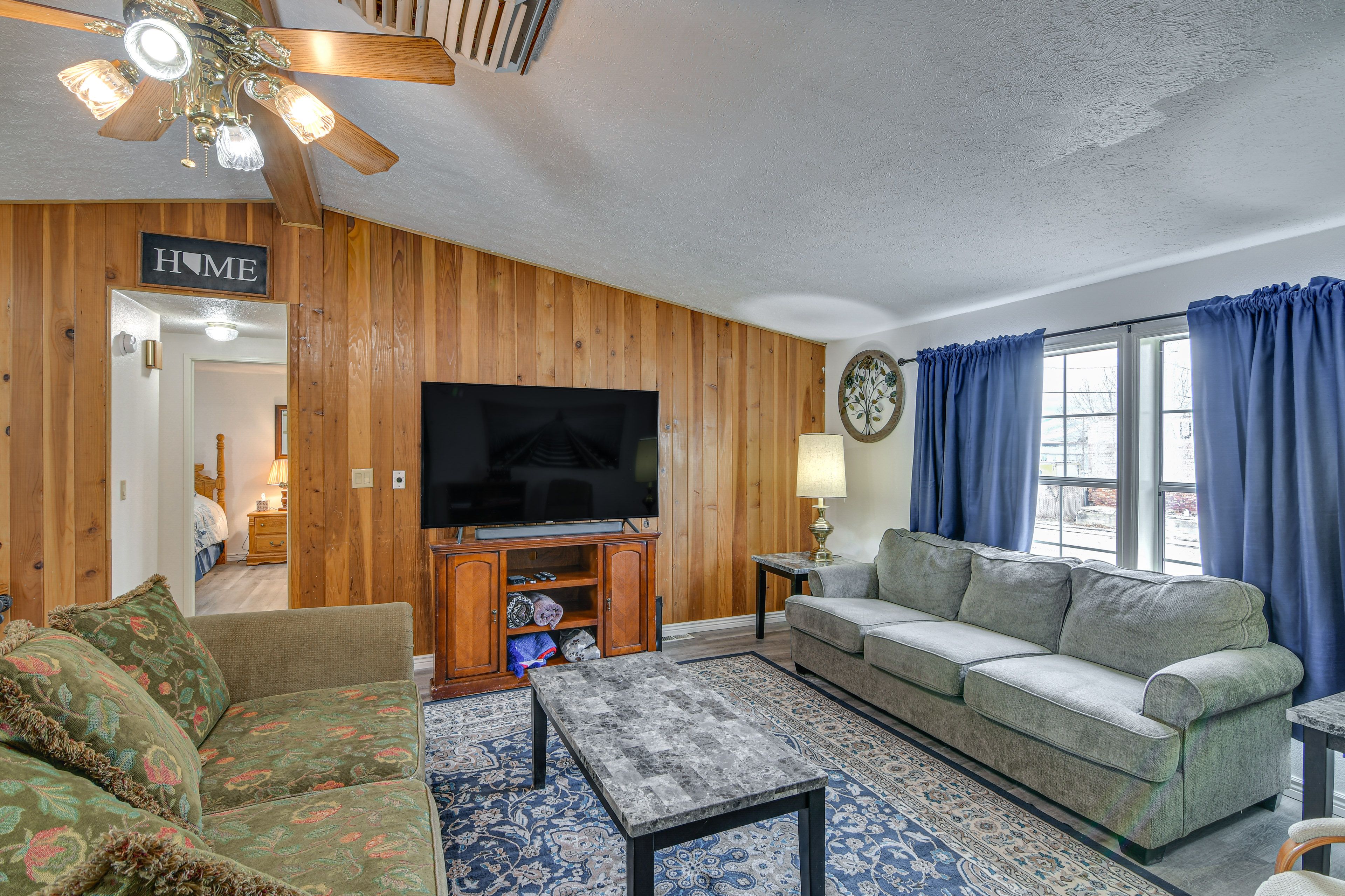 Living Room | Free WiFi | Smart TV | Board Games