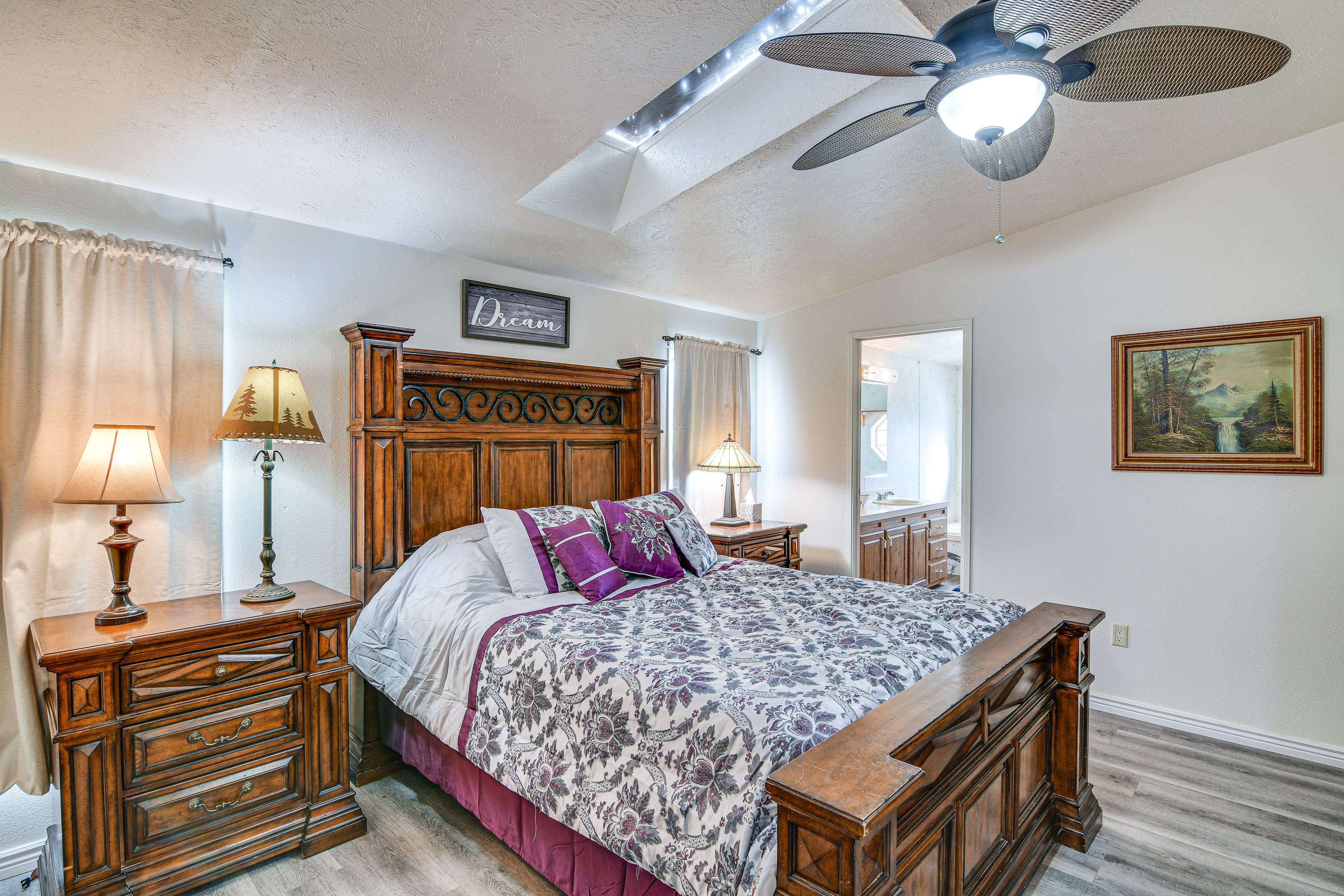 Bedroom 1 | Queen Bed