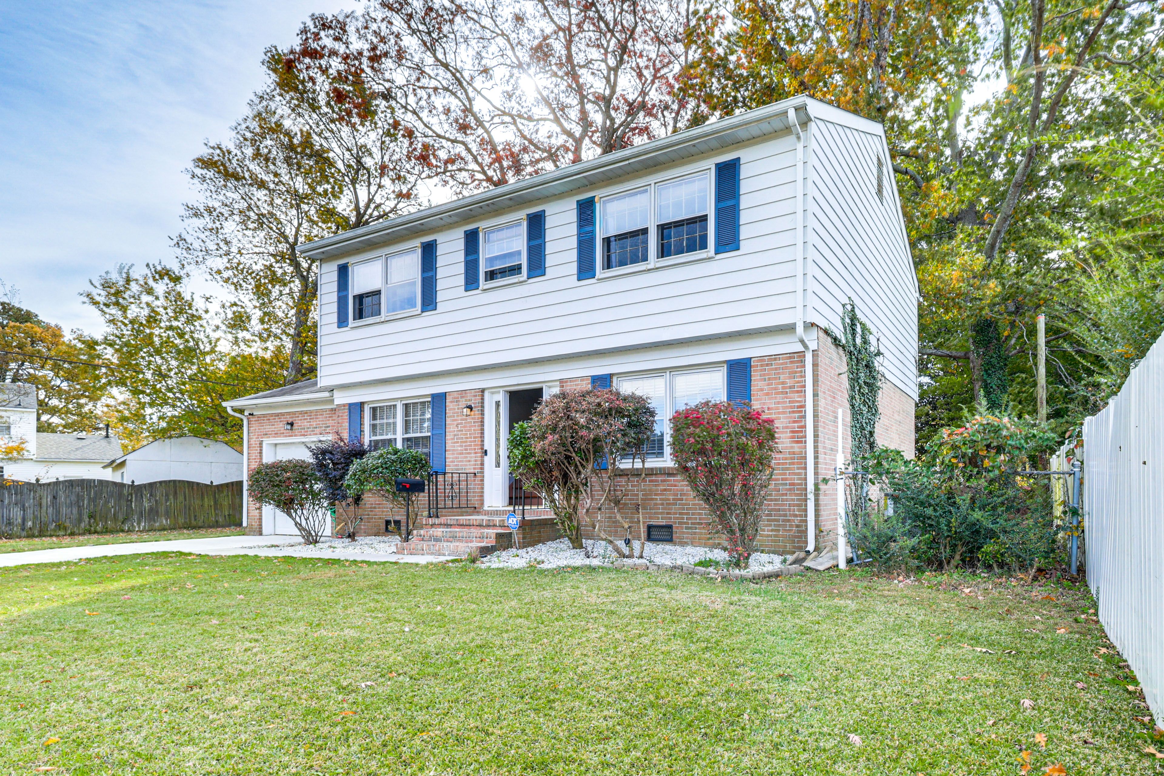 Parking | Driveway (2 Vehicles) | Free Street Parking (First-Come, First-Served)