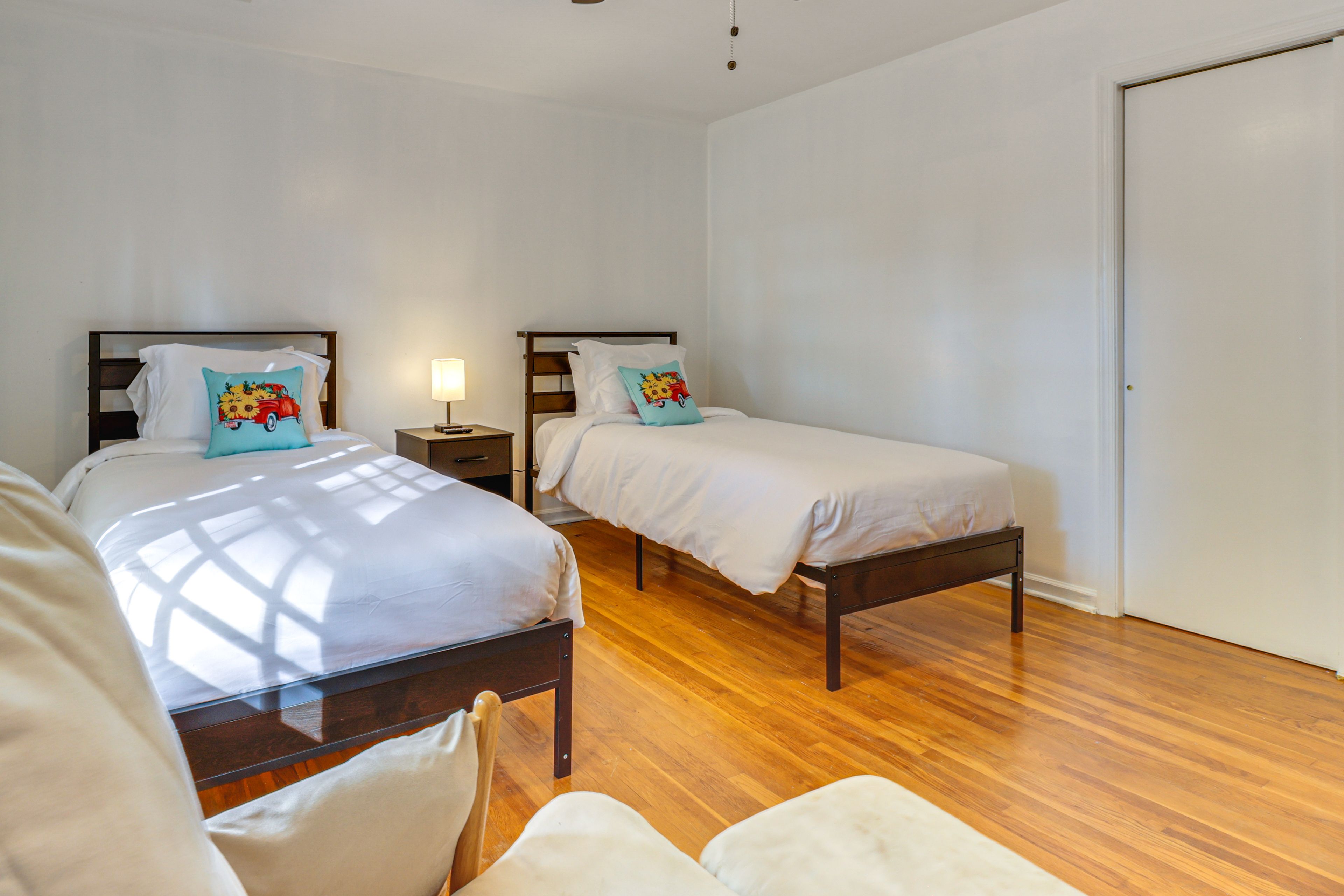 Bedroom 2 | 2nd Floor | 2 Twin Beds | Smart TV