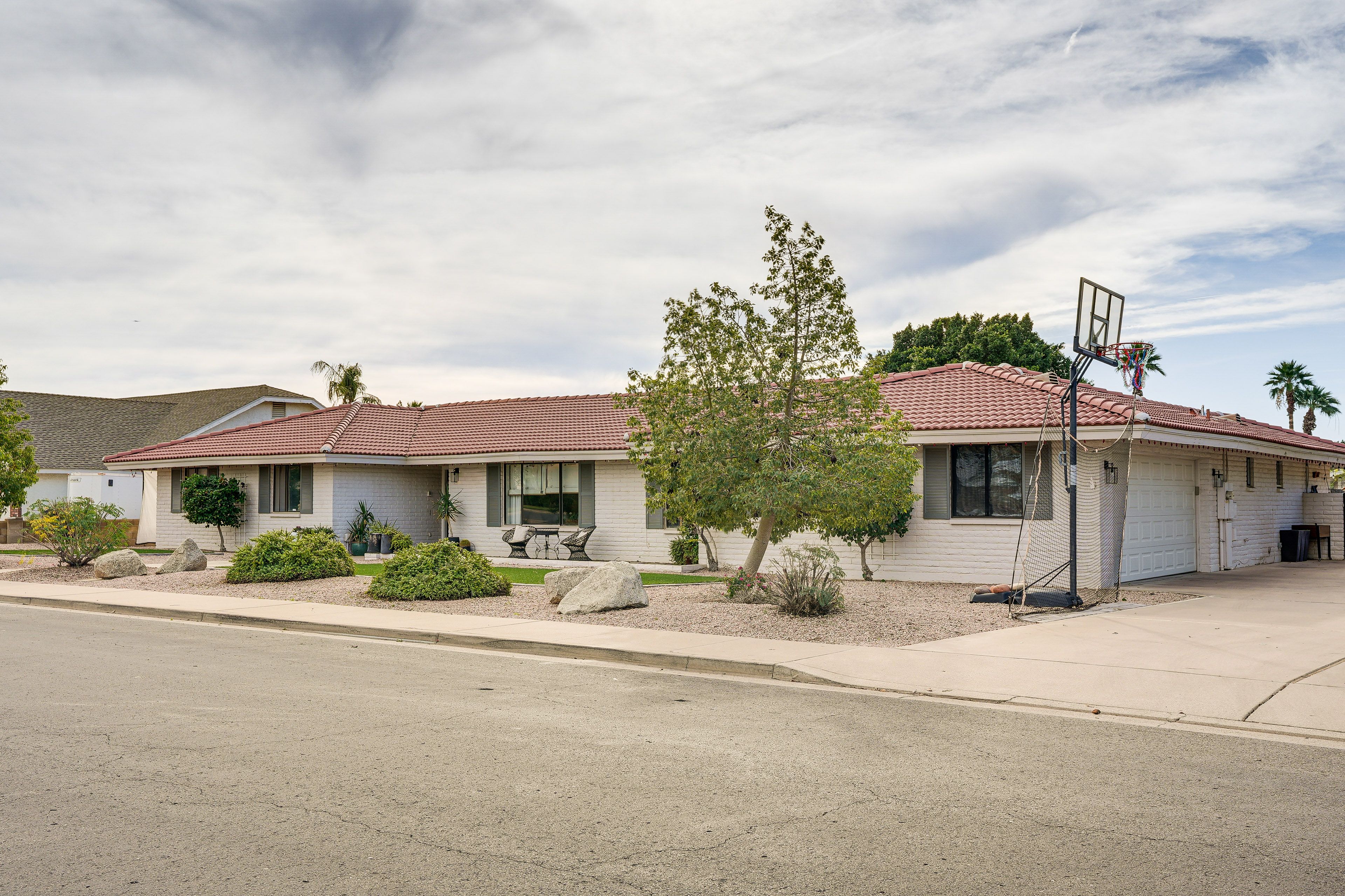 Parking | Driveway (4 Vehicles)