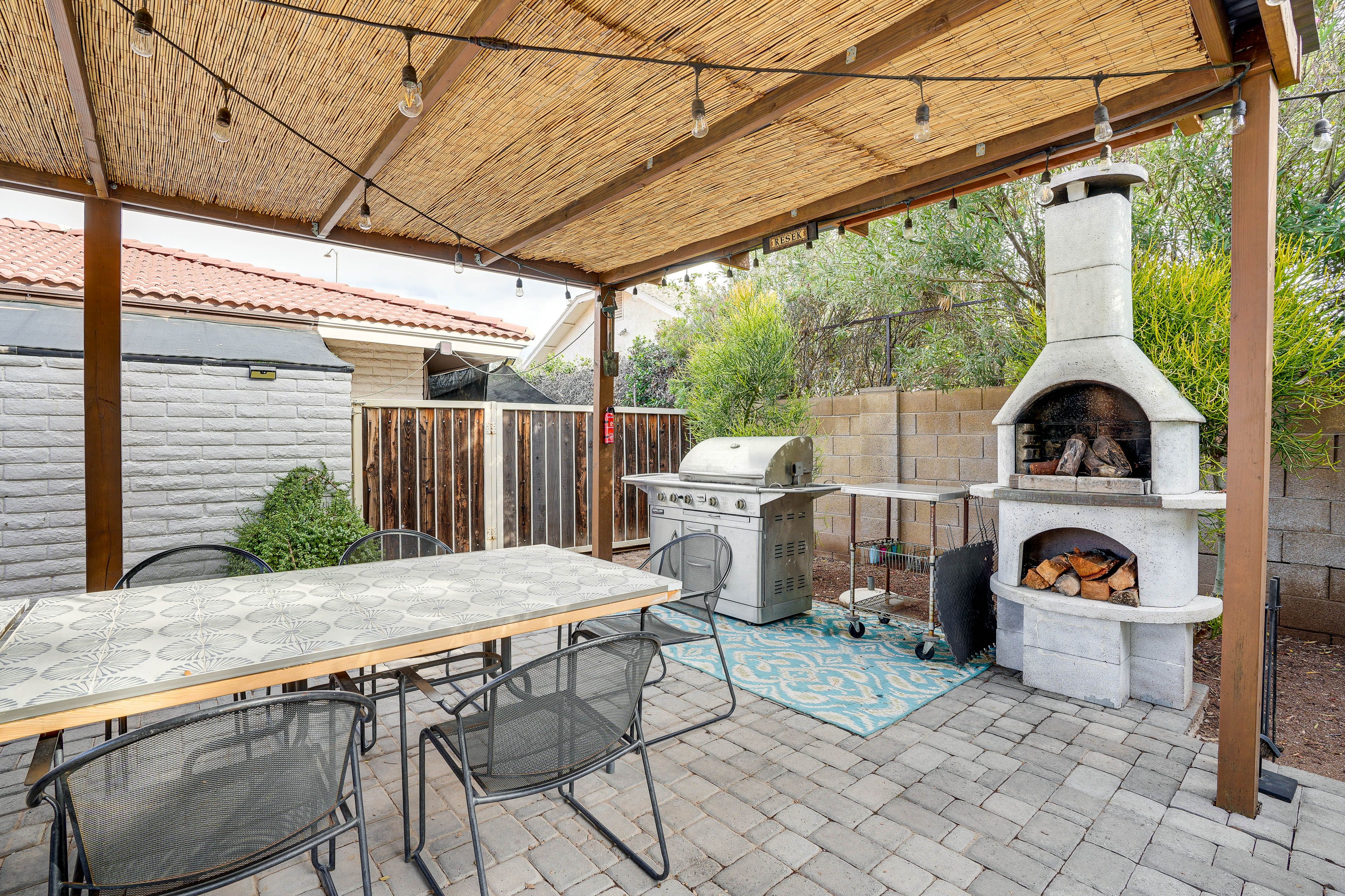Pergola | Gas Grill | Outdoor Fireplace