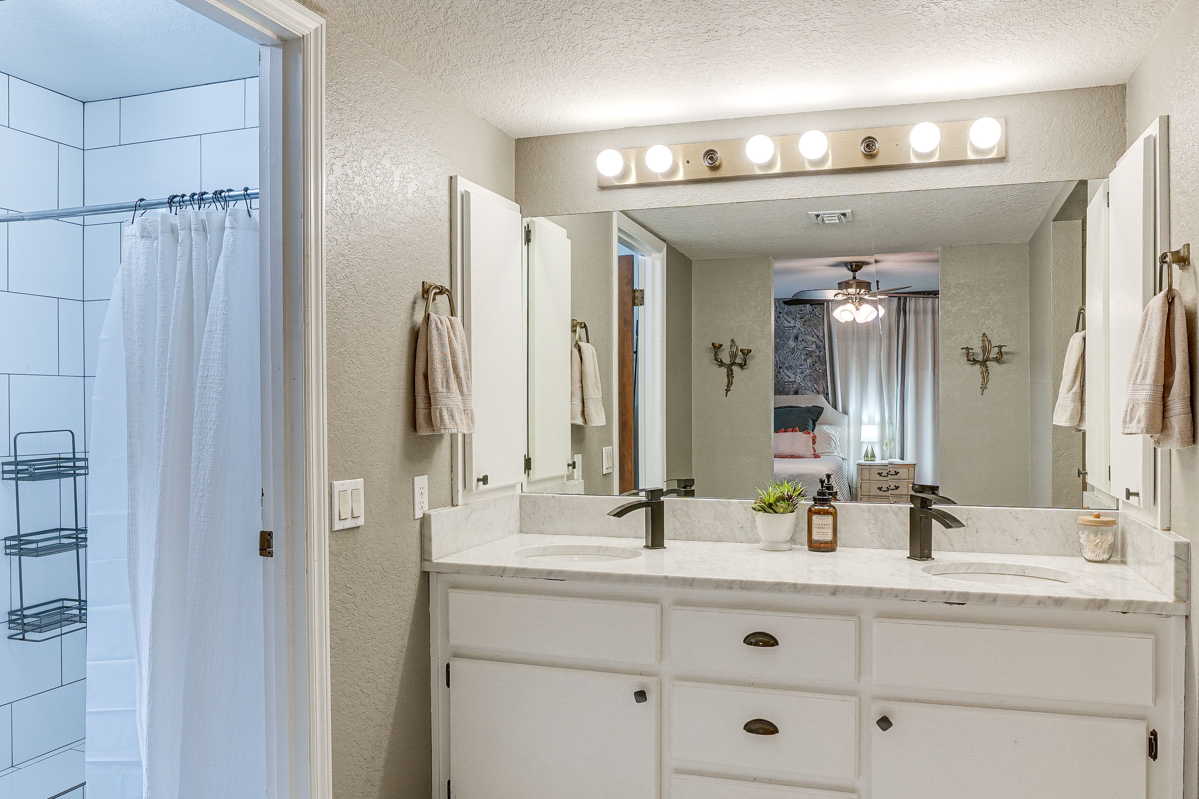 En-Suite Bathroom | Towels Provided