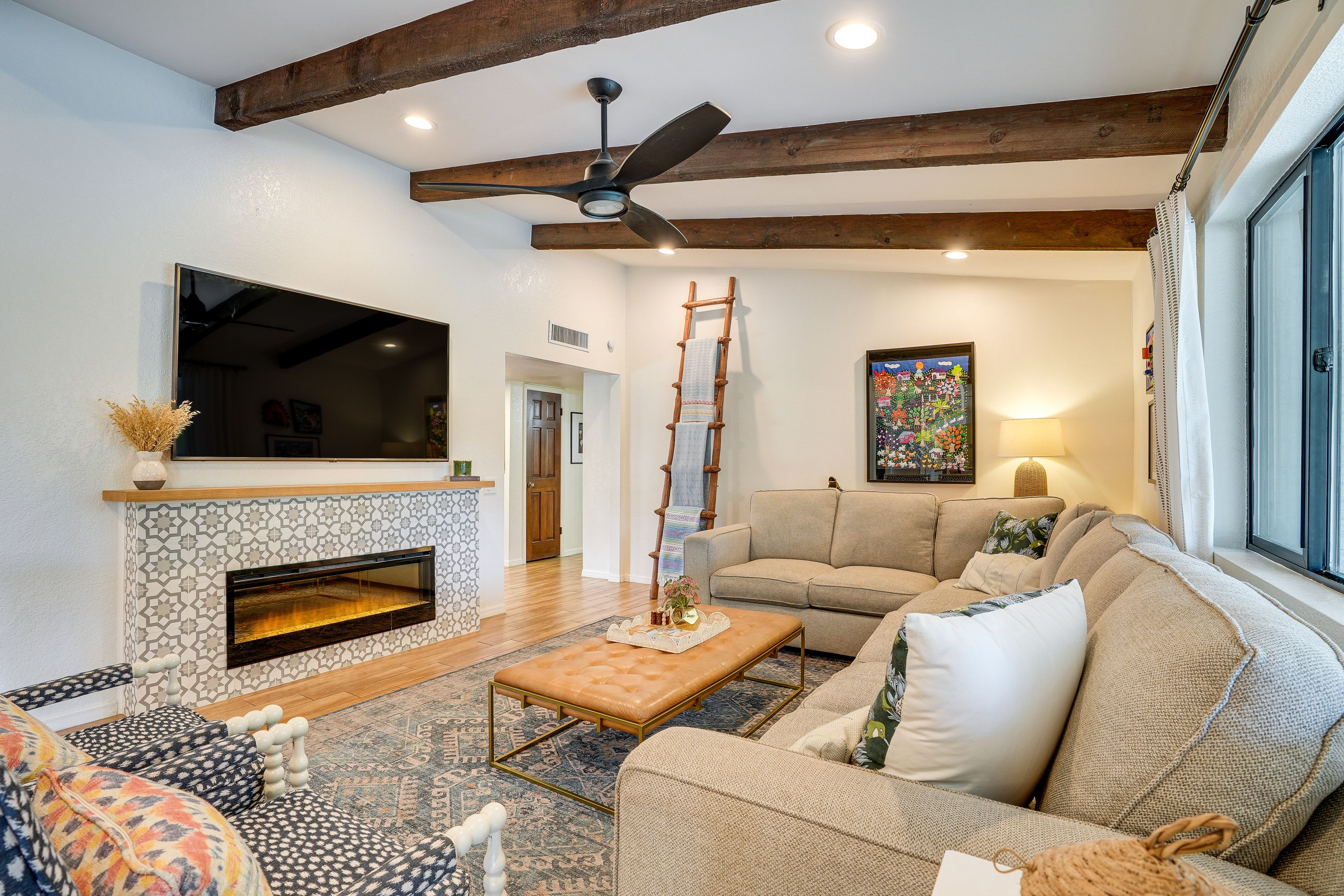 Living Room | Free WiFi | Smart TV | Central A/C & Heat